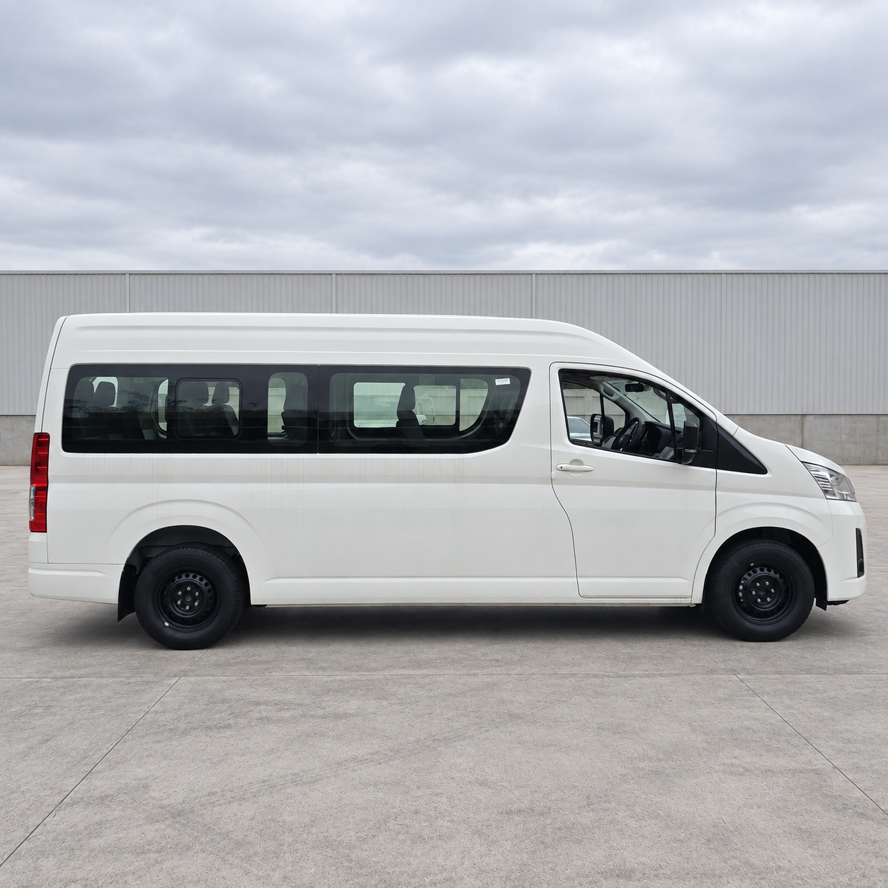 2026 Toyota Hiace Commuter 2.8 Diesel AT High Roof 15-Seater RHD for export from Japan
