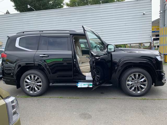2026 Toyota Land Cruiser 300 ZX 3.5L Twin-Turbo 4WD for export from Japan
