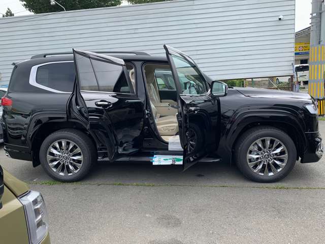 2026 Toyota Land Cruiser 300 ZX 3.5L Twin-Turbo 4WD for export from Japan