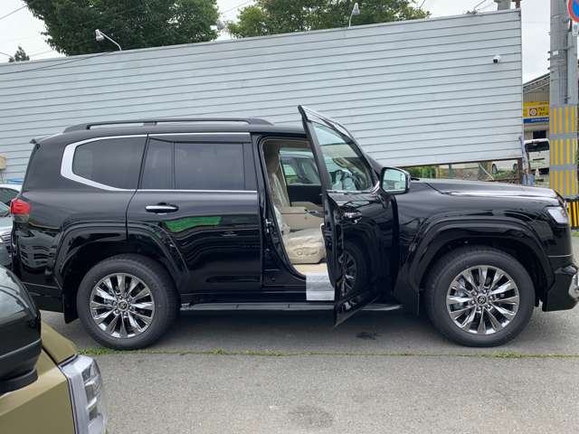 2026 Toyota Land Cruiser 300 ZX 3.5L Twin-Turbo 4WD for export from Japan