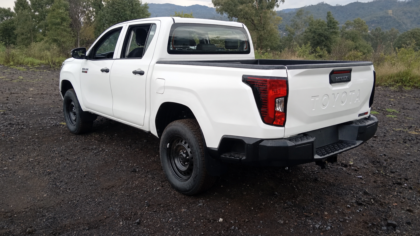 2027 Toyota Hilux Standard 4x4 2.8L Diesel Manual LHD for export from Japan