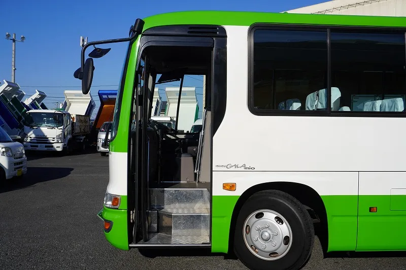 2015 (June)  ISUZU GARAMIO SHUTTLE BUS – 53 SEATER!