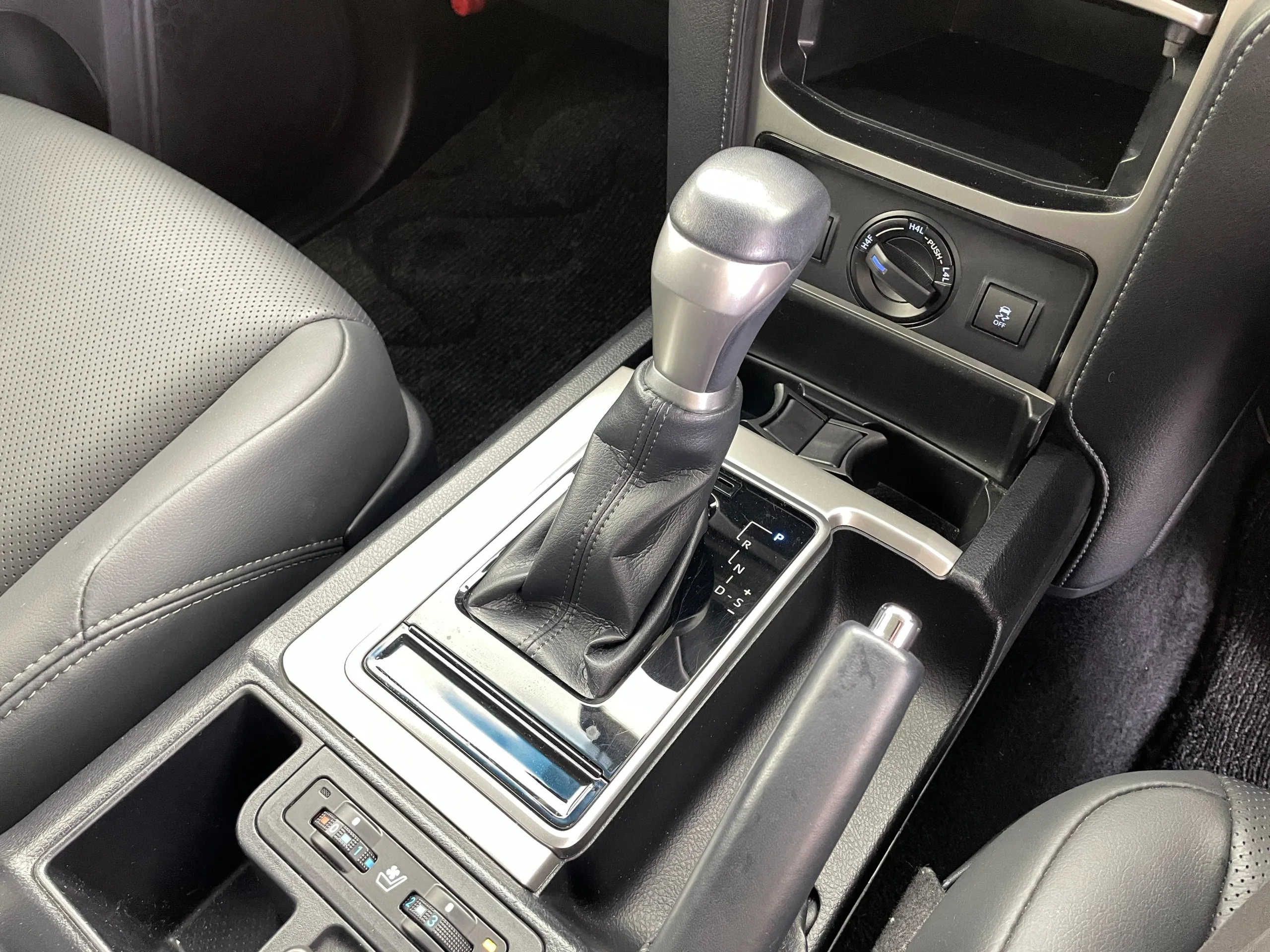 2022 TOYOTA LAND CRUISER PRADO – TX L PACKAGE 4WD