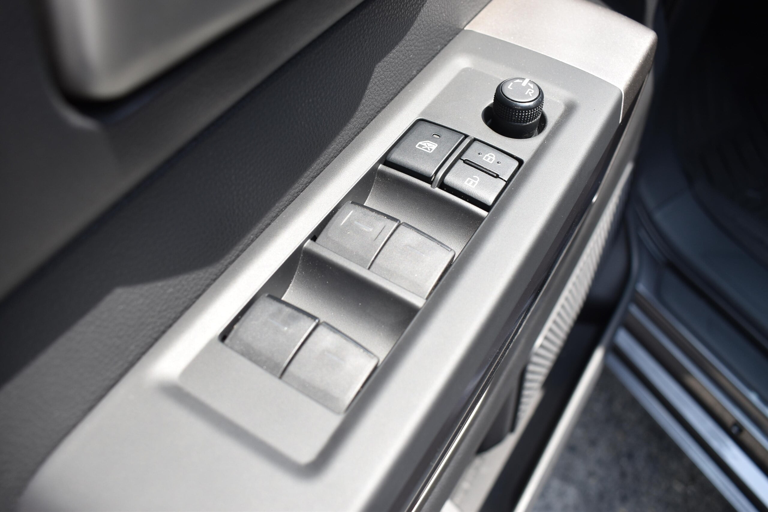 2022 US Toyota Tundra Crew Max SR5 L 4WD 3.5L Turbo Engine (Magnetic Gray) (No.J0575) for export from Japan