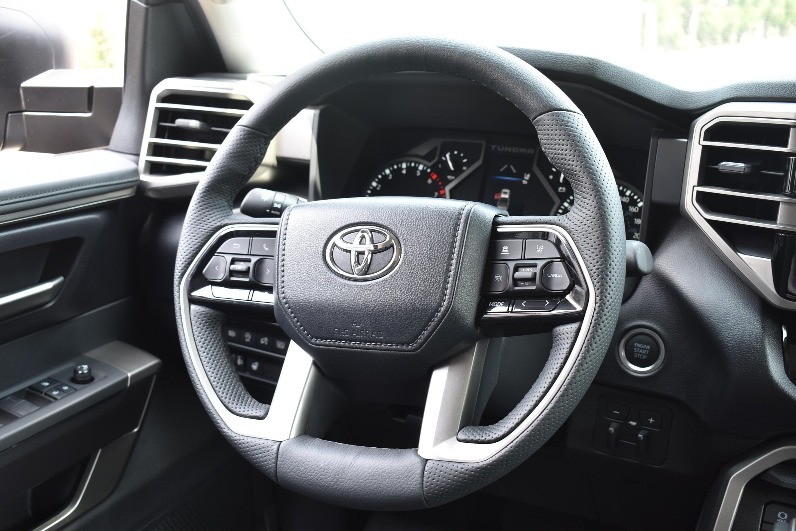2022 US Toyota Tundra Crew Max SR5 L 4WD 3.5L Turbo Engine (Magnetic Gray) (No.J0575) for export from Japan