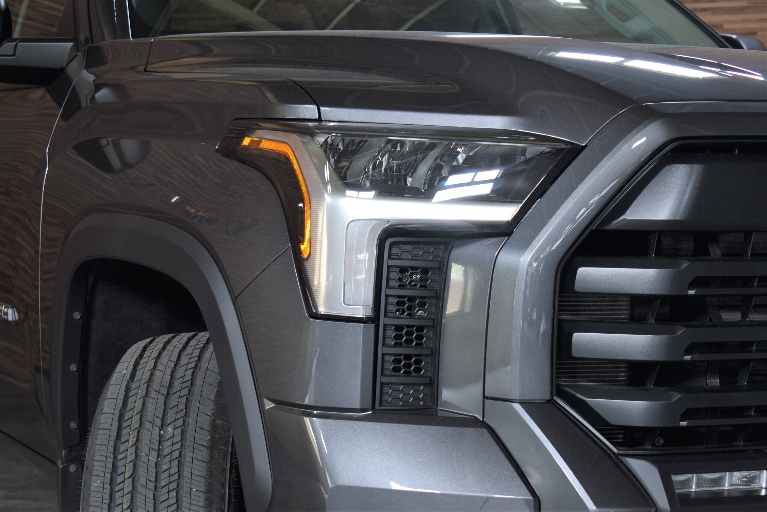 2022 US Toyota Tundra Crew Max SR5 L 4WD 3.5L Turbo Engine (Magnetic Gray) (No.J0575) for export from Japan