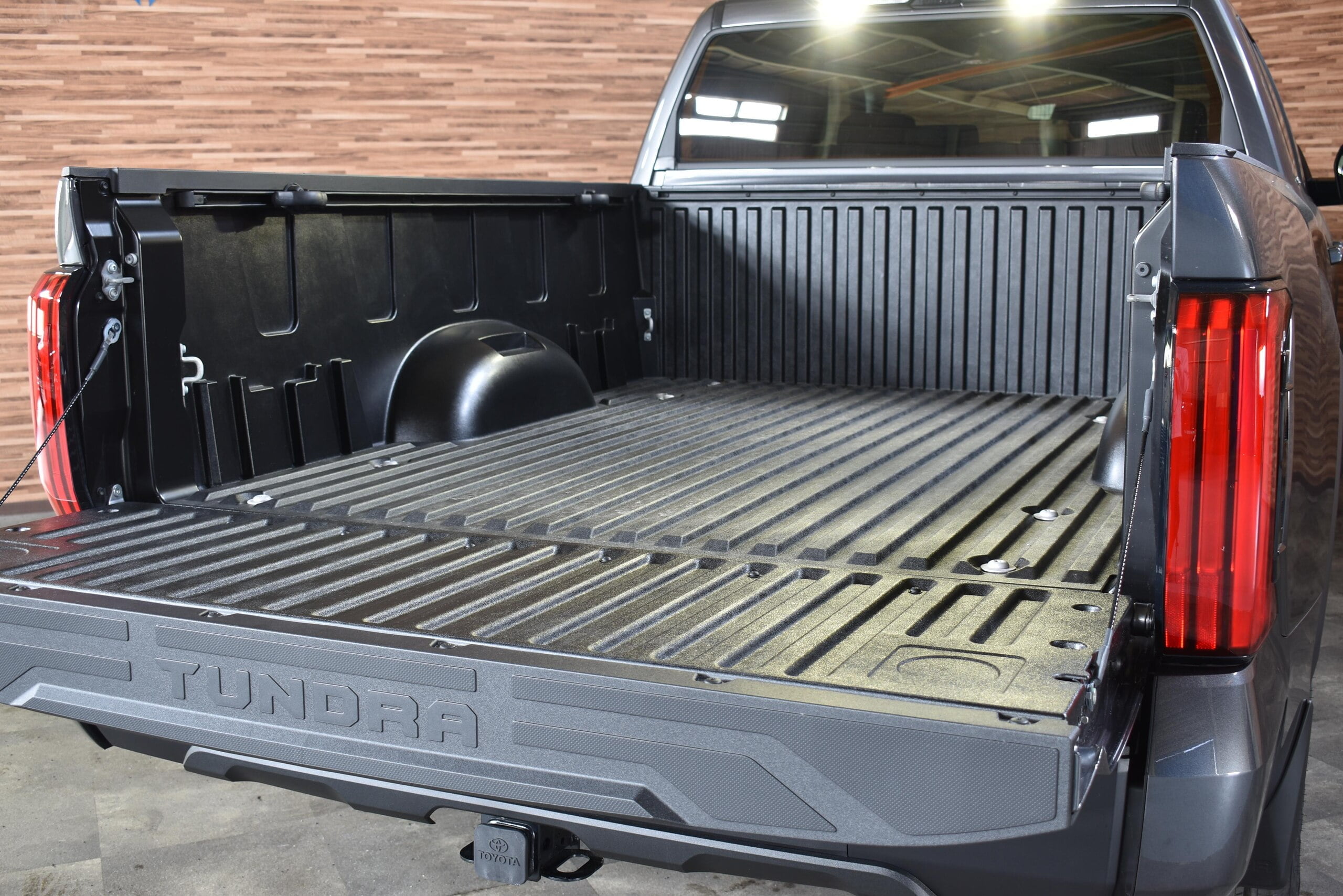 2022 US Toyota Tundra Crew Max SR5 L 4WD 3.5L Turbo Engine (Magnetic Gray) (No.J0575) for export from Japan