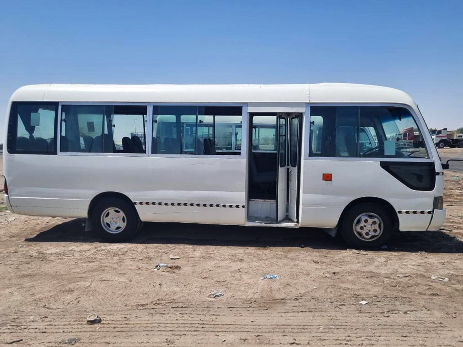 2002 Toyota Coaster Diesel Manual 30 Seater Bus Left Hand (No.680646) for export from Japan