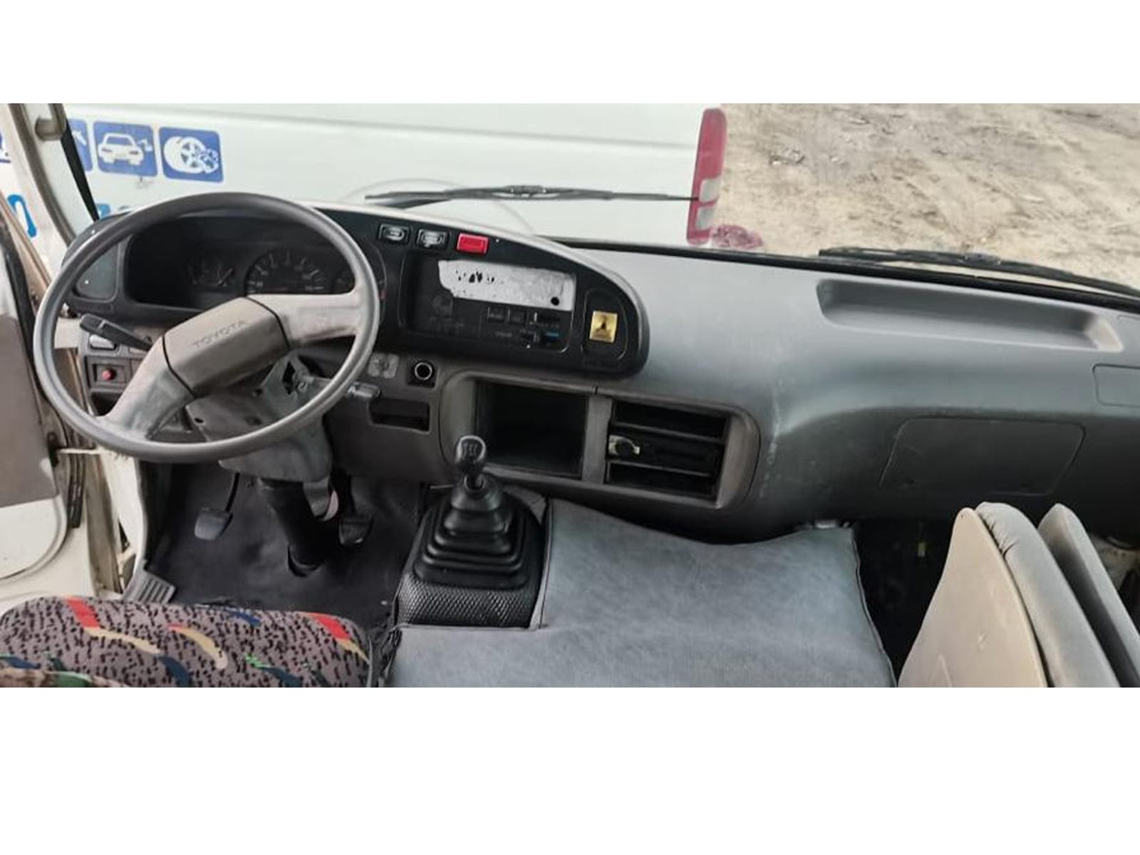 2002 Toyota Coaster Diesel Manual 30 Seater Bus Left Hand (No.680646) for export from Japan