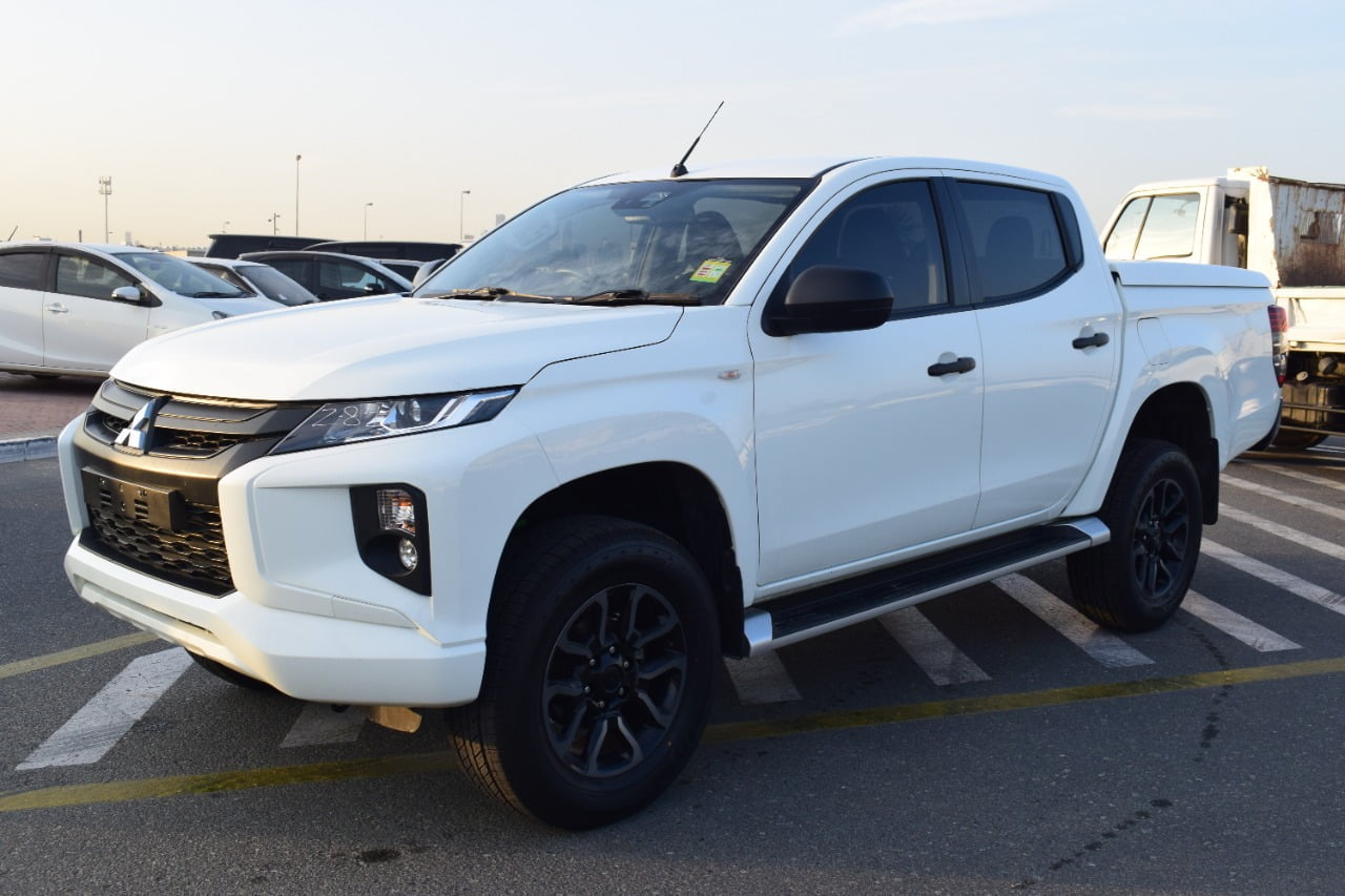 2019 Mitsubishi pickup L200 White (No.830778)