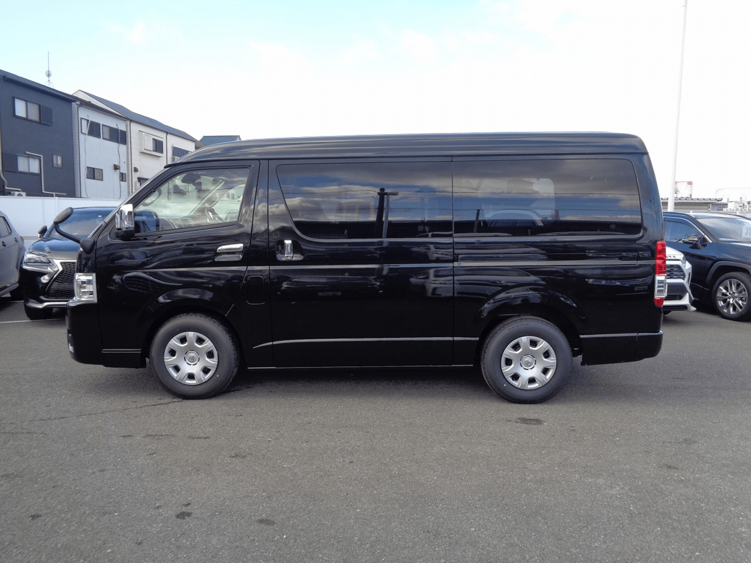 2025 Toyota Hiace 2.7 GL Long (No.960810) for export from Japan