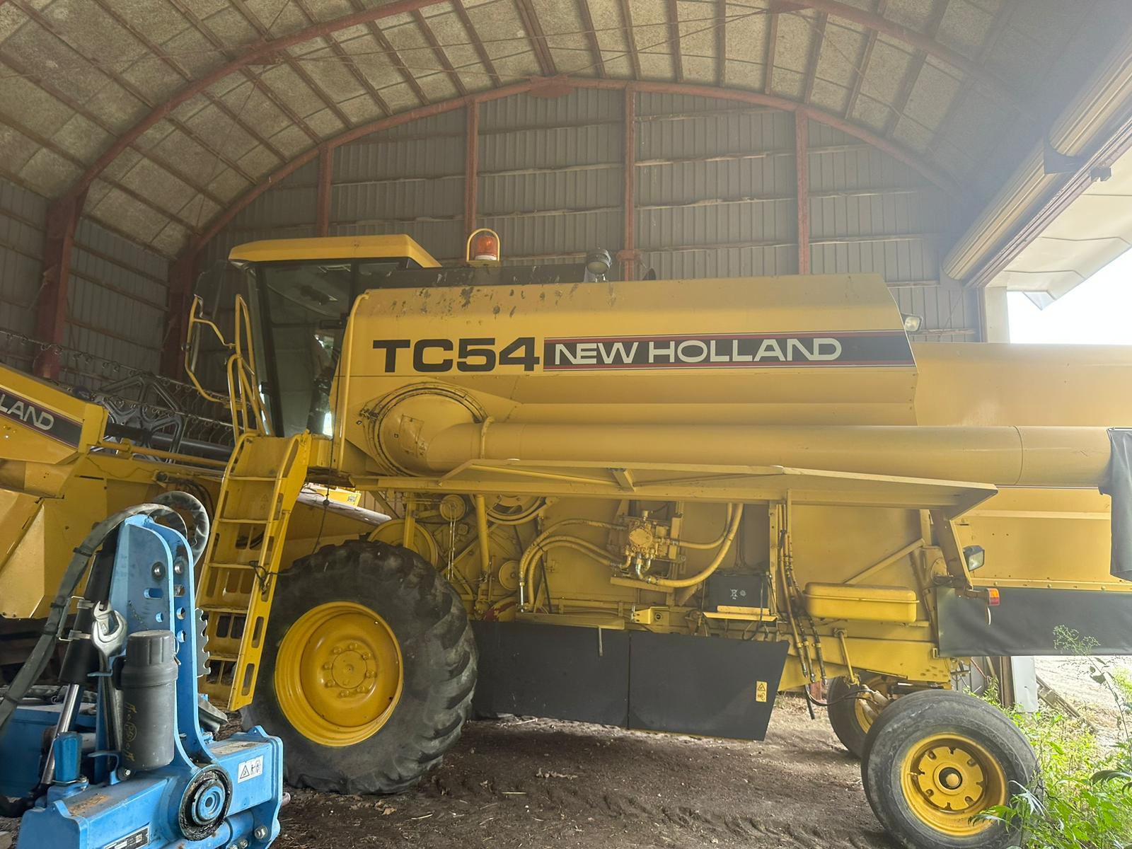 1996 NEW HOLLAND TC54 COMBINE HARVESTER (No.J0797)
