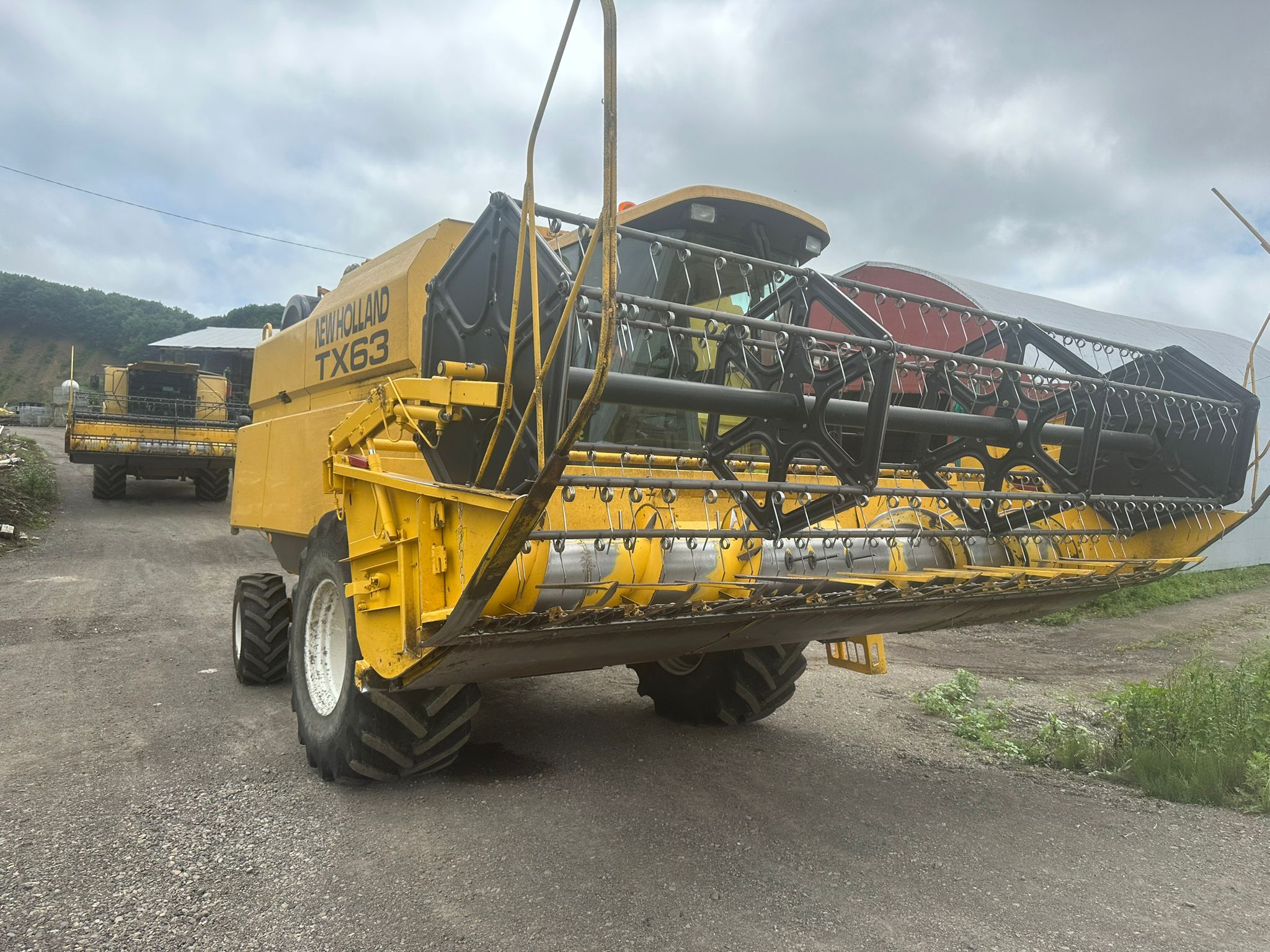 2001 NEW HOLLAND TX63 COMBINE HARVESTER (No.J0798)