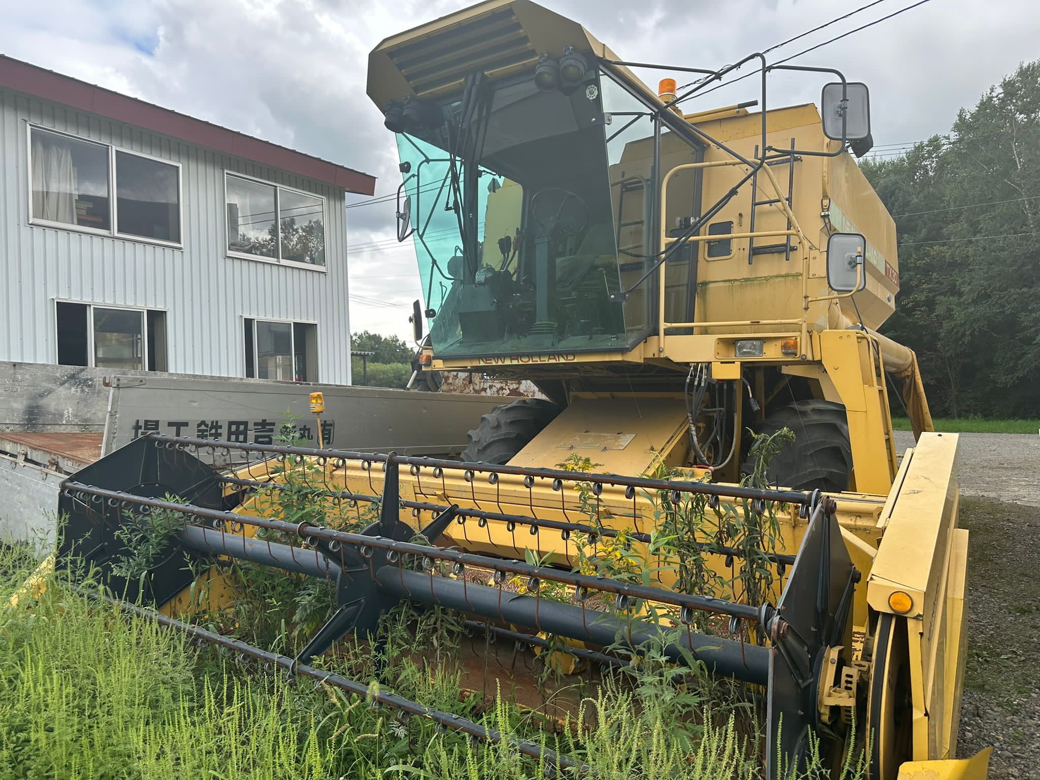 NEW HOLLAND TX30 (HST HYDRAULIC CONTROL) COMBINE HARVESTER (No.J0820)