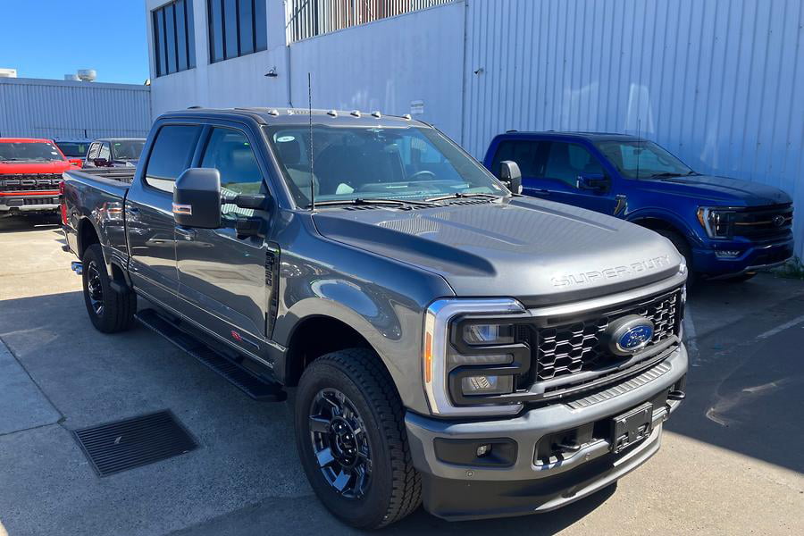 2025 Ford F350 Lariat LHD Pickup (No.960863)