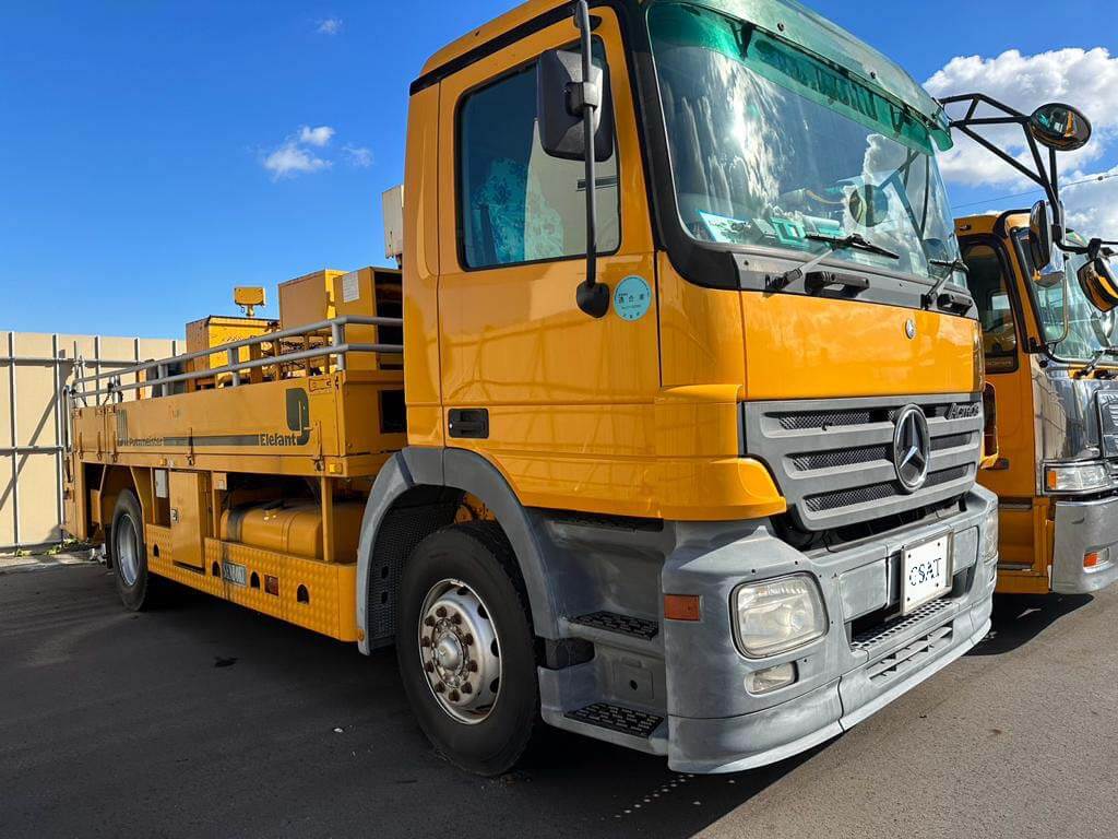 2004 Mercedes-Benz Concrete  Putzmeister 300M (No.J0902)