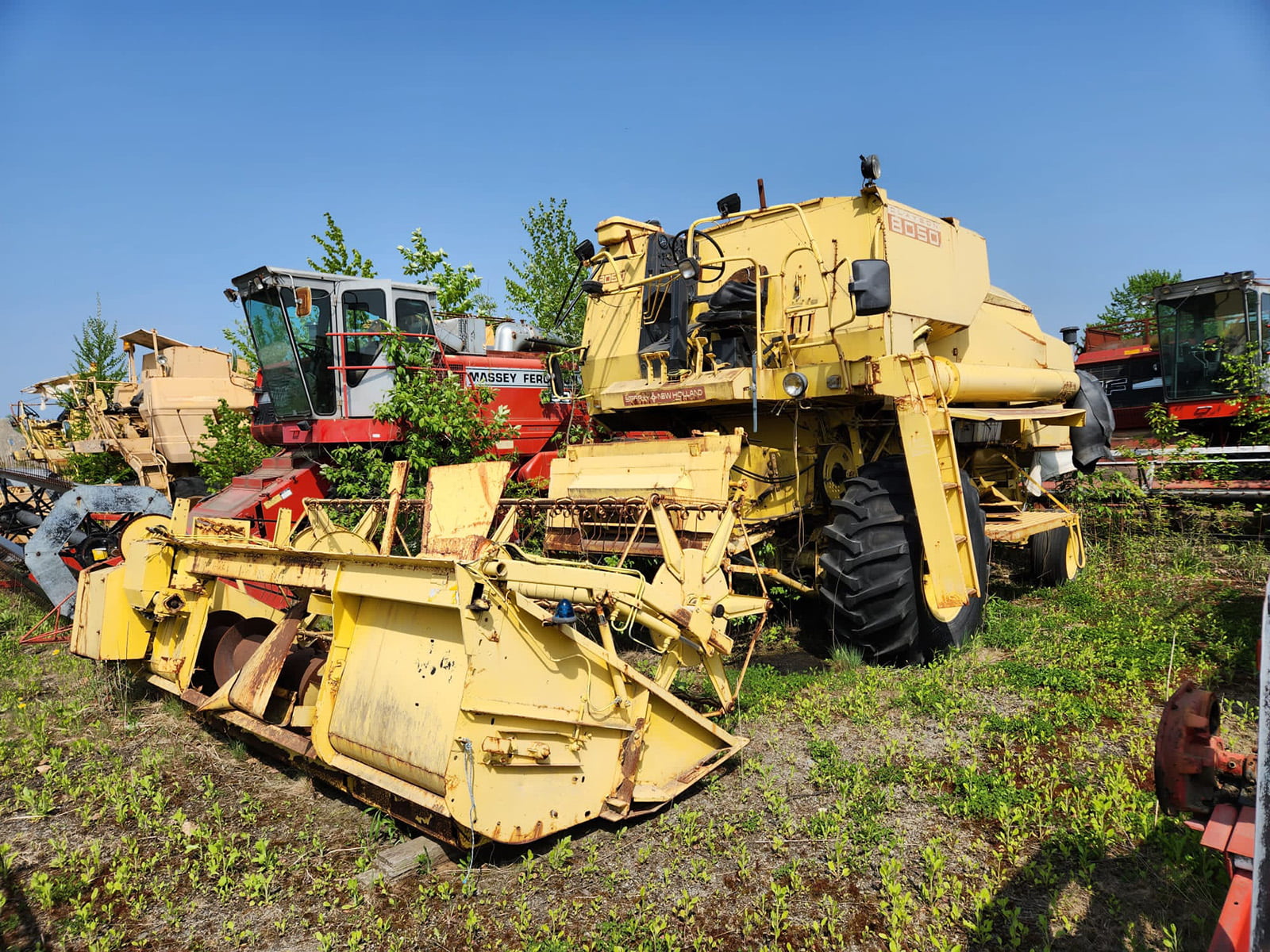 New Holland 8050 Combine Harvester (No.J0885)