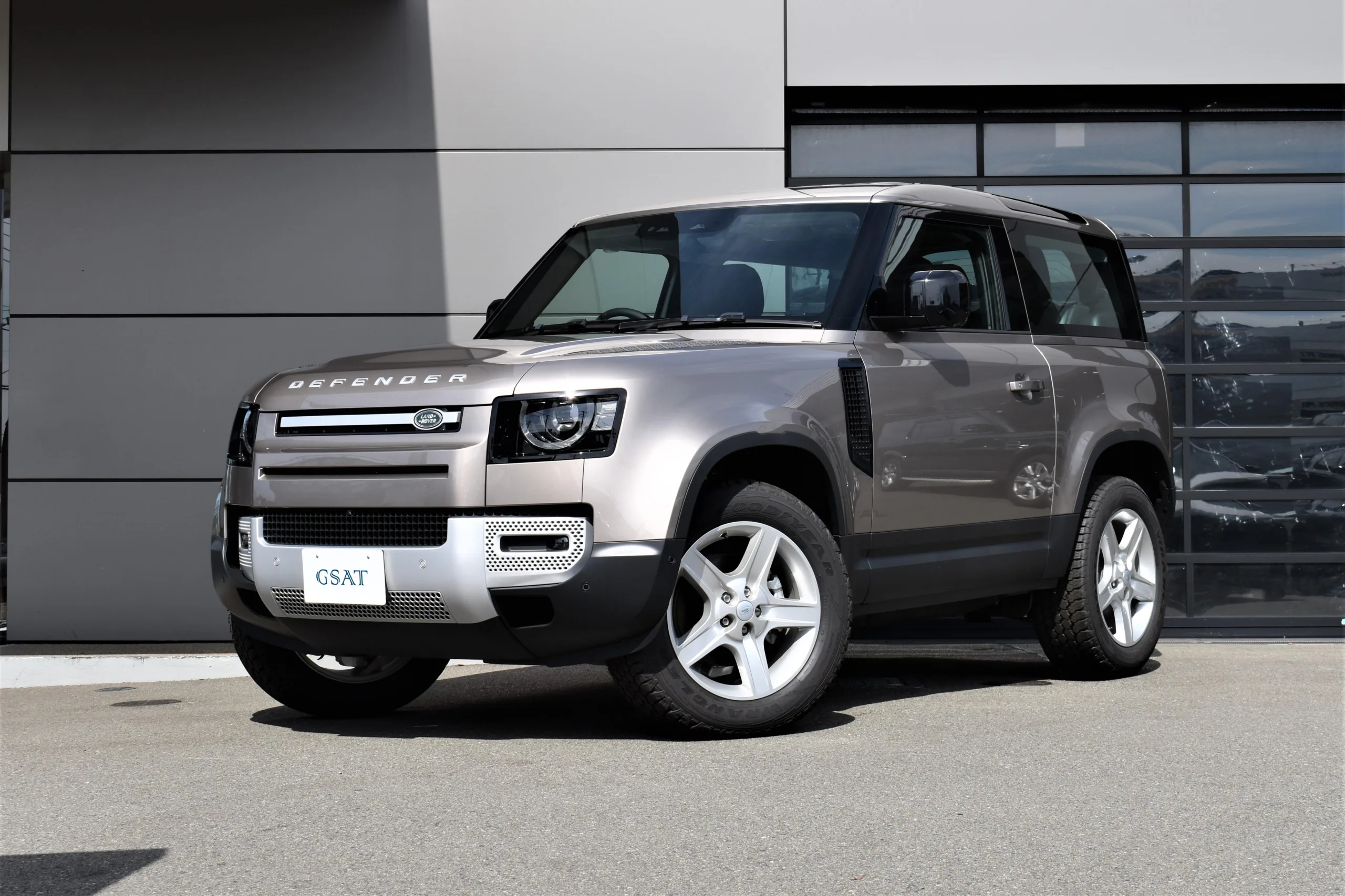 2025 Land Rover Defender 90 SE 2.0 AWD – The Ultimate Off-Road Legend!