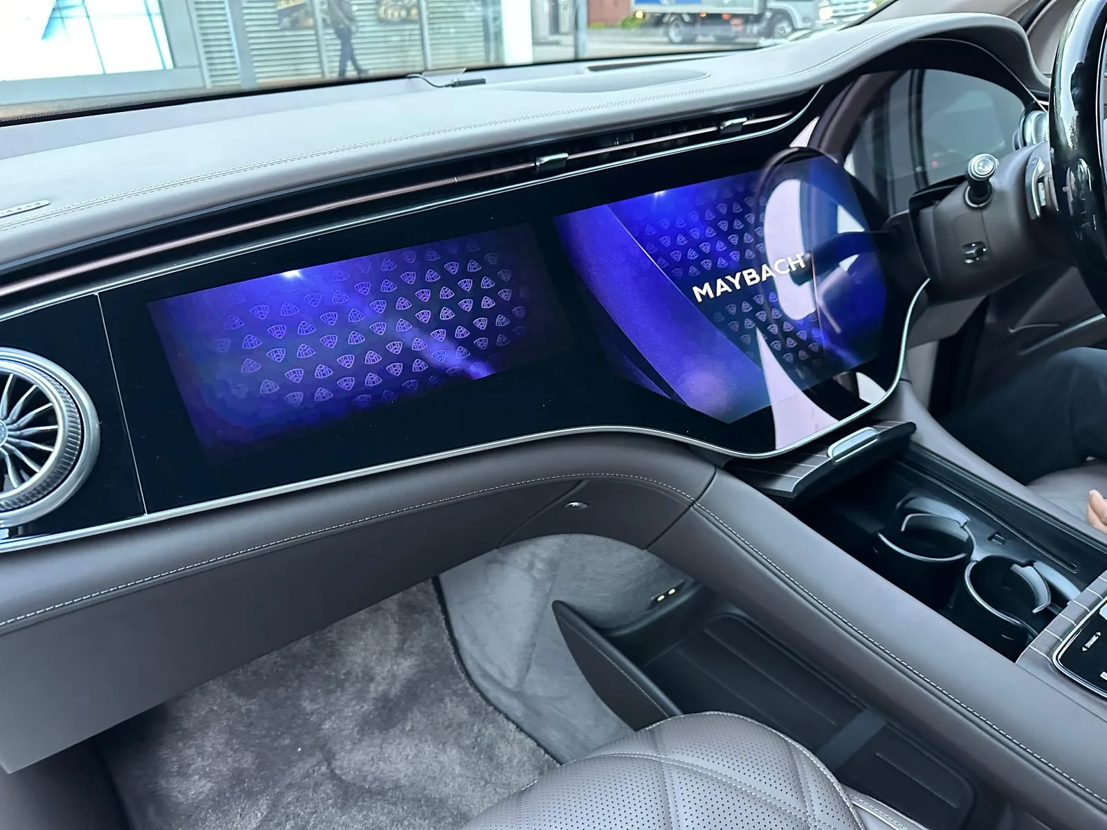 2025 Mercedes-Maybach EQS 680 – The Pinnacle of Electric Luxury