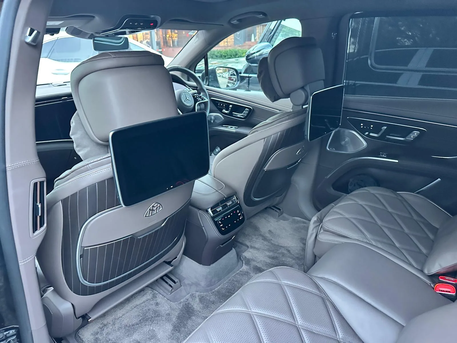 2025 Mercedes-Maybach EQS 680 – The Pinnacle of Electric Luxury