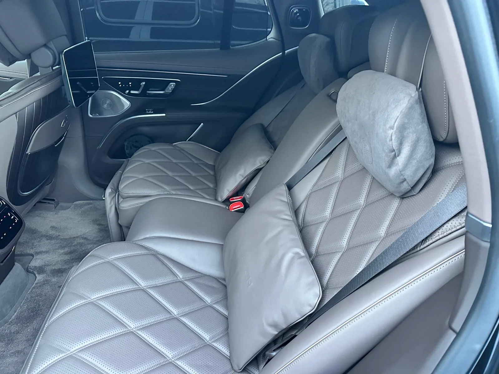 2025 Mercedes-Maybach EQS 680 – The Pinnacle of Electric Luxury