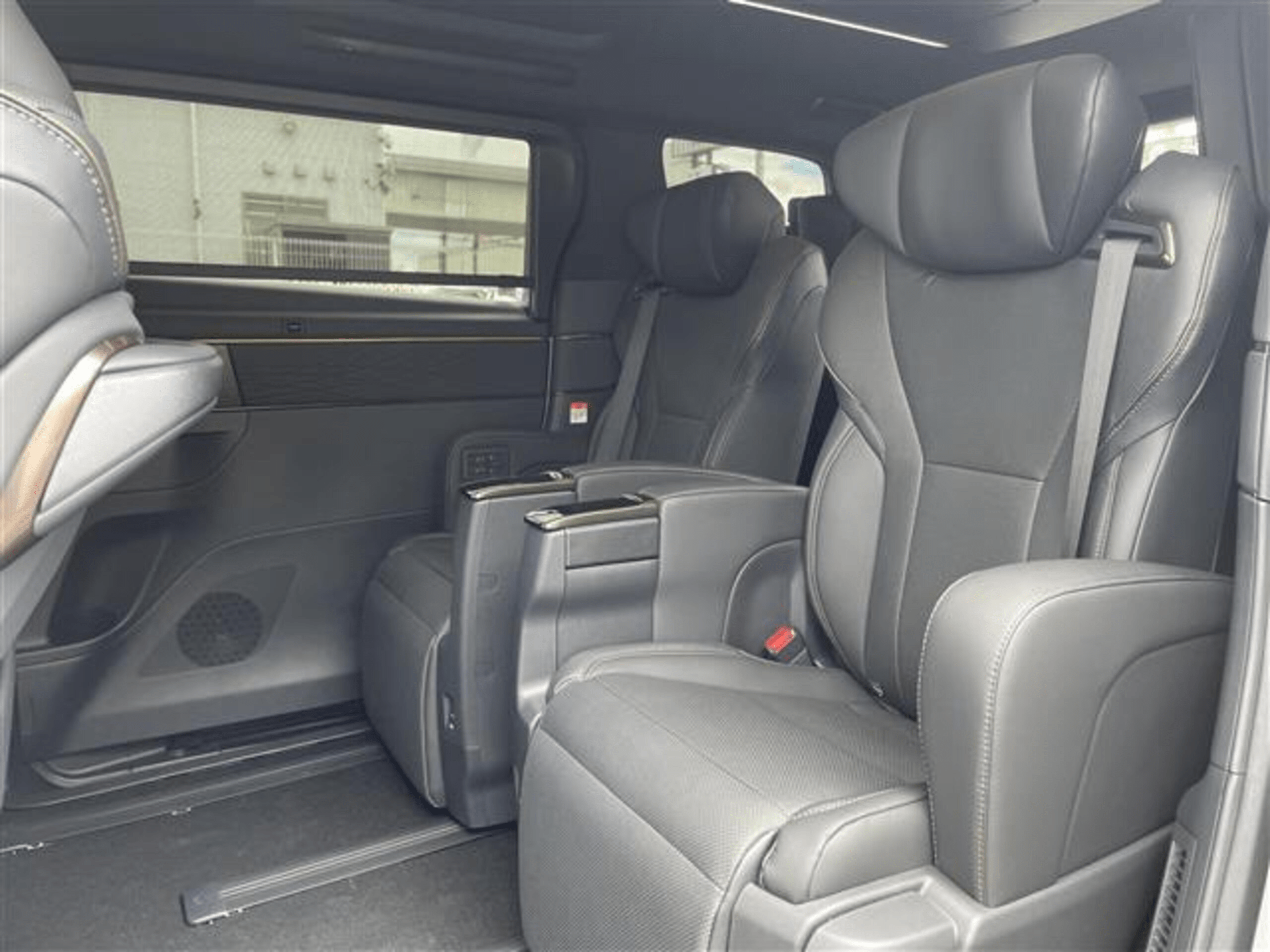 2025 Toyota Alphard 2.5 Z With 14 inch Navi ( No.960960) for export from Japan