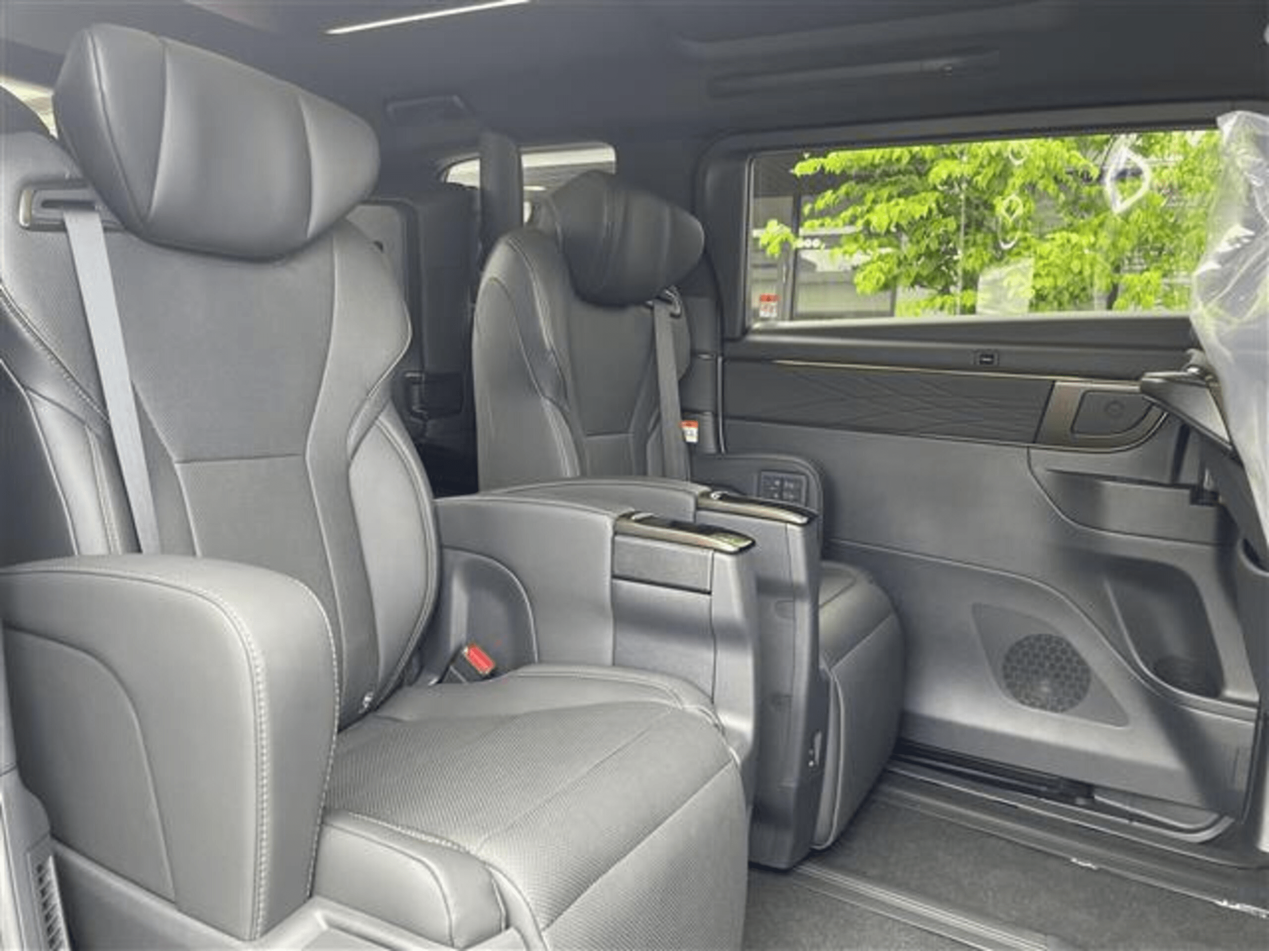 2025 Toyota Alphard 2.5 Z With 14 inch Navi ( No.960960) for export from Japan
