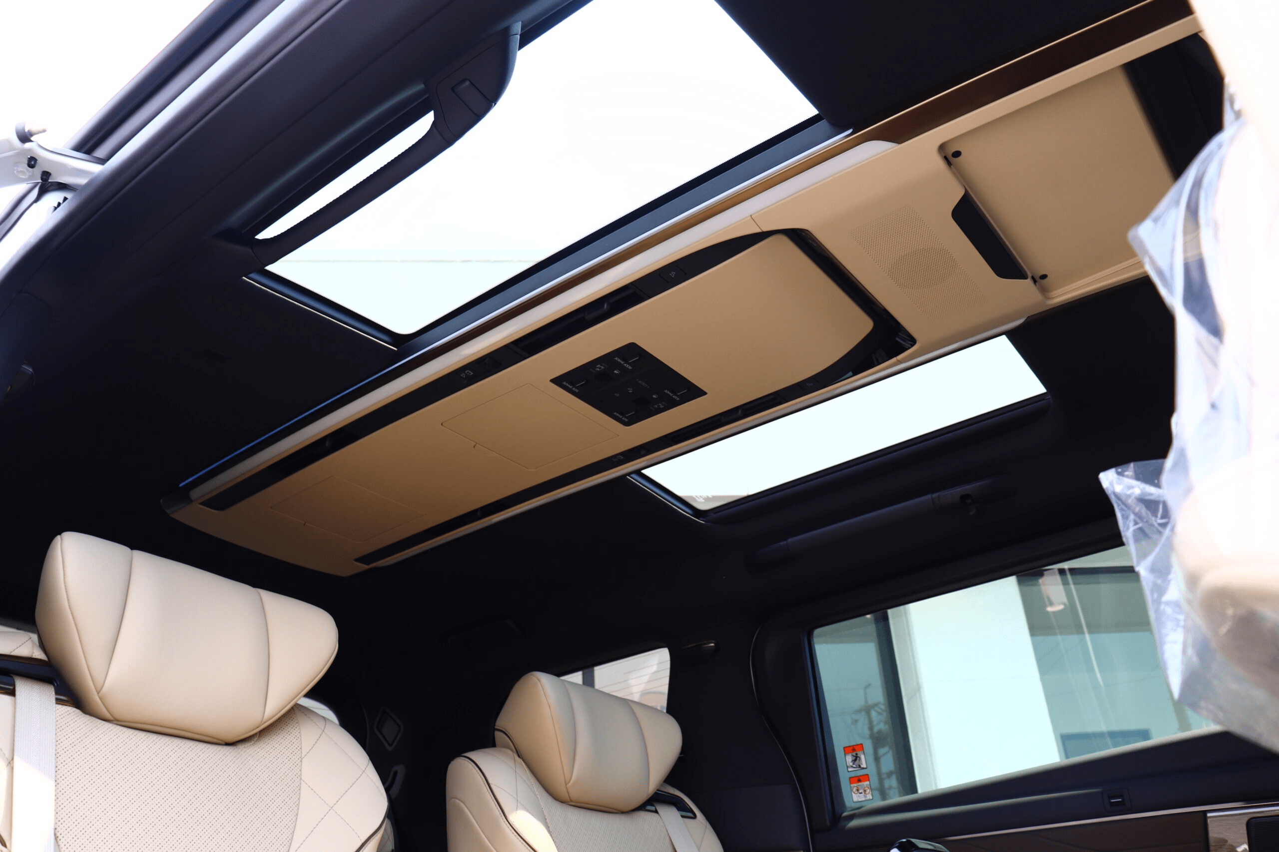 2025 Toyota Alphard Hybrid 2.5 Executive Lounge E-Four 4WD: Unmatched Luxury and Performance (No.960970) for export from Japan