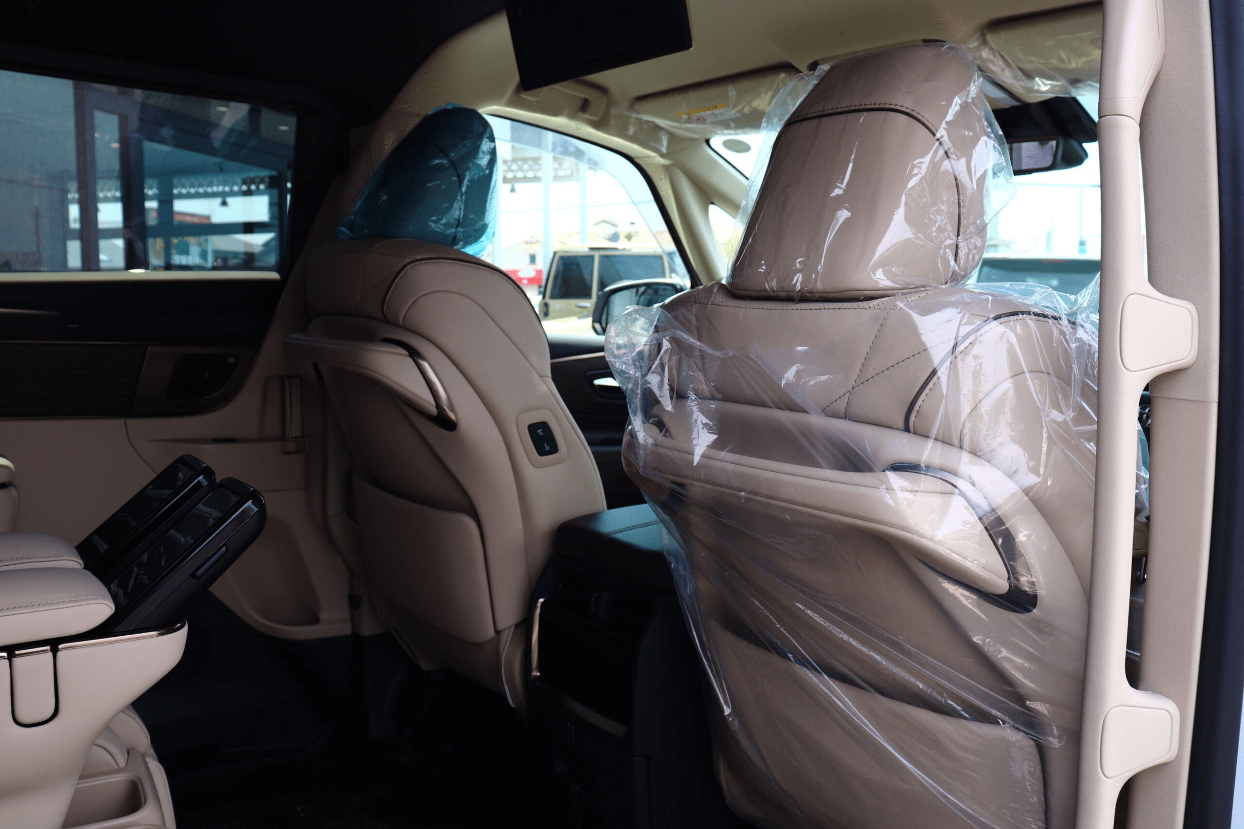 2025 Toyota Alphard Hybrid 2.5 Executive Lounge E-Four 4WD: Unmatched Luxury and Performance (No.960970) for export from Japan