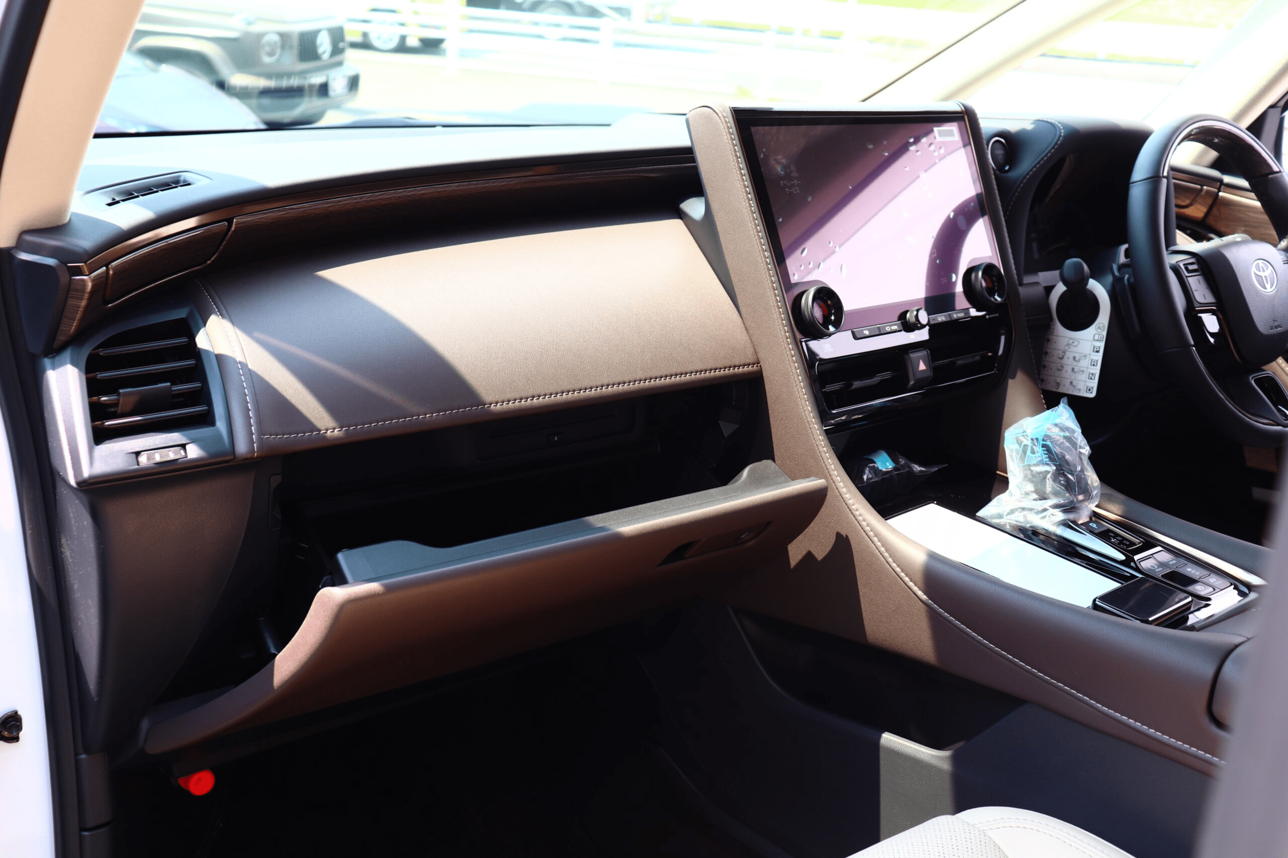 2025 Toyota Alphard Hybrid 2.5 Executive Lounge E-Four 4WD: Unmatched Luxury and Performance (No.960970) for export from Japan
