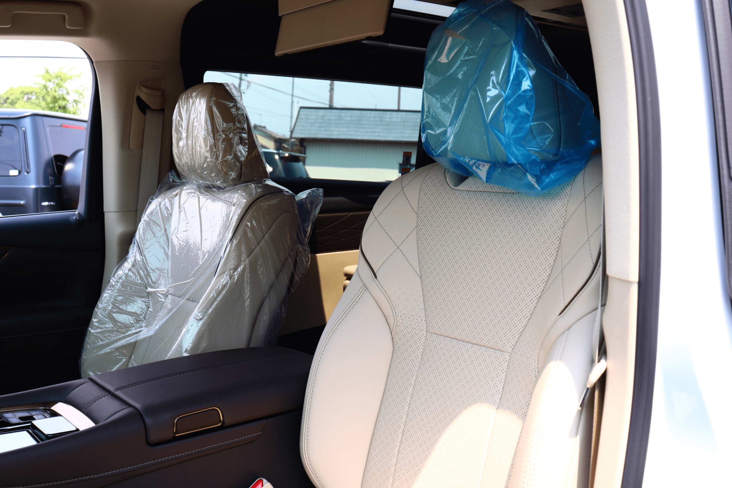 2025 Toyota Alphard Hybrid 2.5 Executive Lounge E-Four 4WD: Unmatched Luxury and Performance (No.960970) for export from Japan