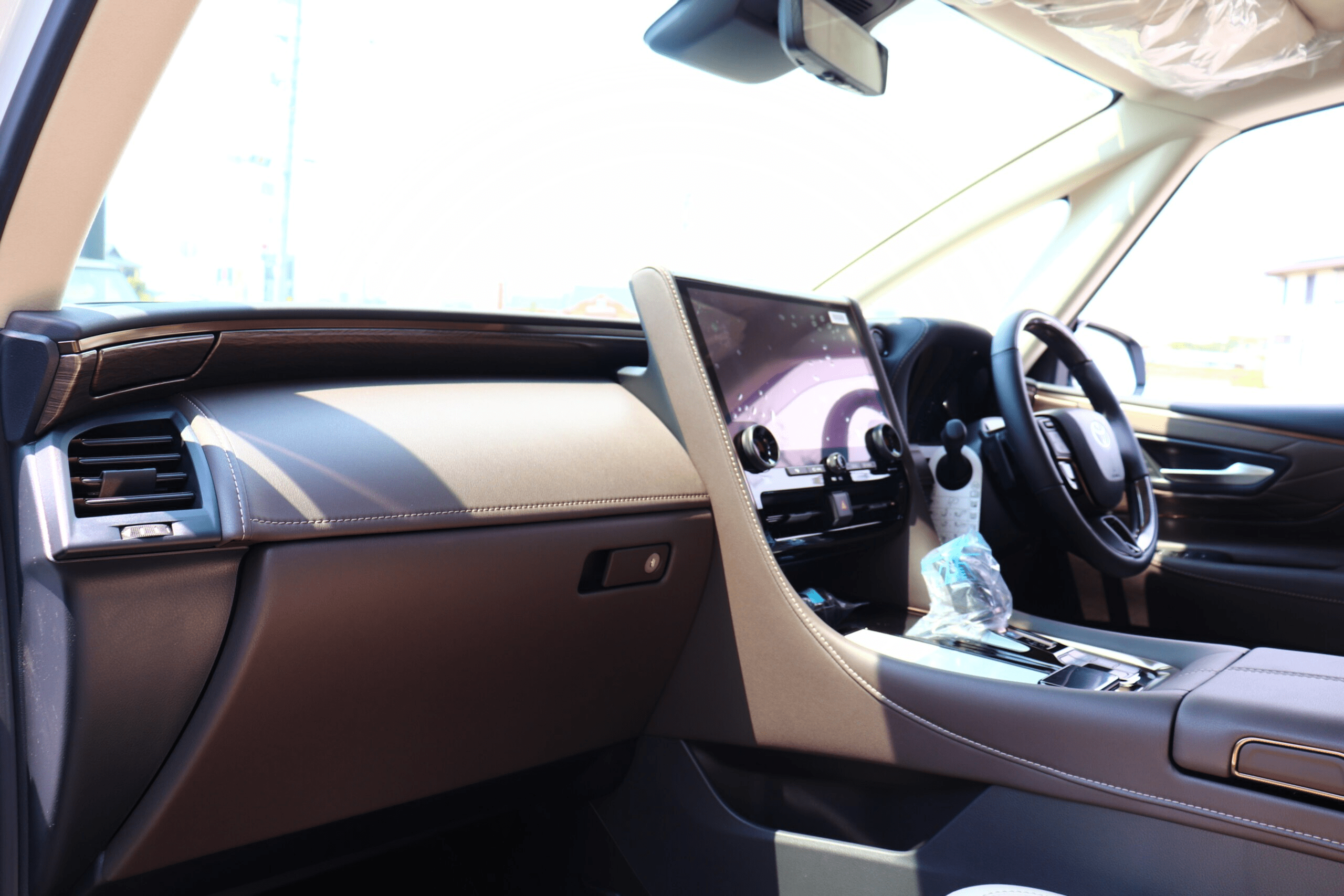 2025 Toyota Alphard Hybrid 2.5 Executive Lounge E-Four 4WD: Unmatched Luxury and Performance (No.960970) for export from Japan