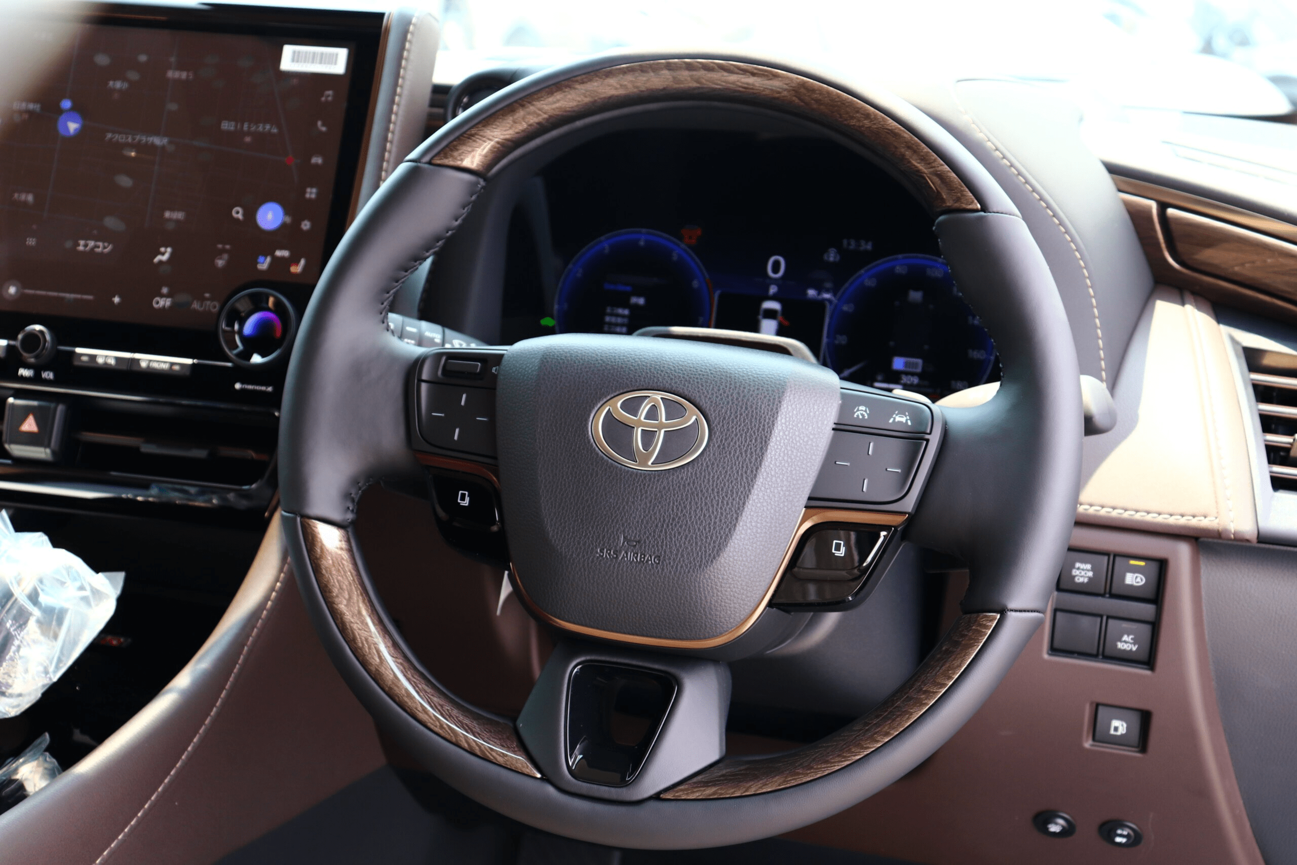2025 Toyota Alphard Hybrid 2.5 Executive Lounge E-Four 4WD: Unmatched Luxury and Performance (No.960970) for export from Japan