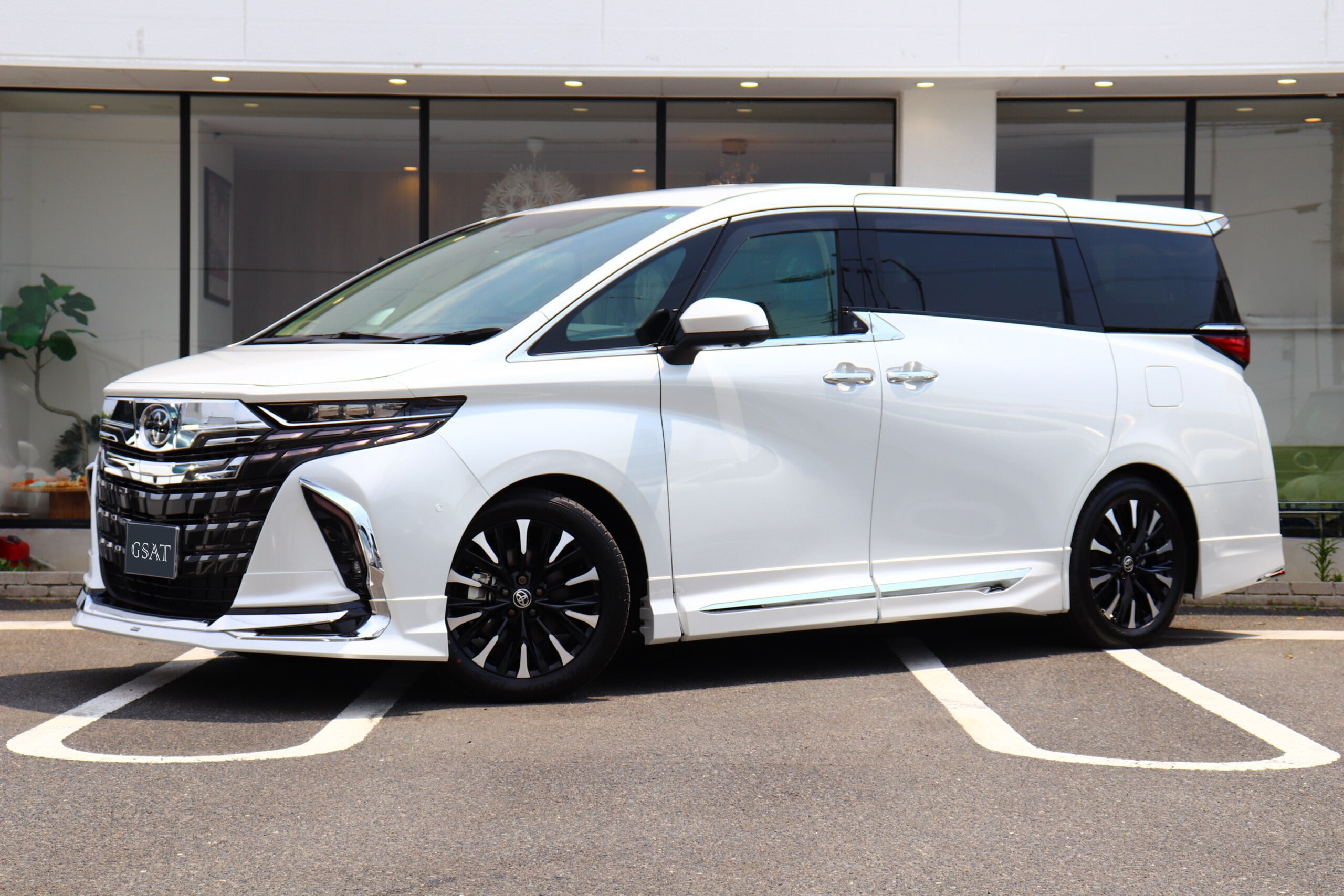 2025 Toyota Alphard Hybrid 2.5 Executive Lounge E-Four 4WD: Unmatched Luxury and Performance (No.960970) for export from Japan