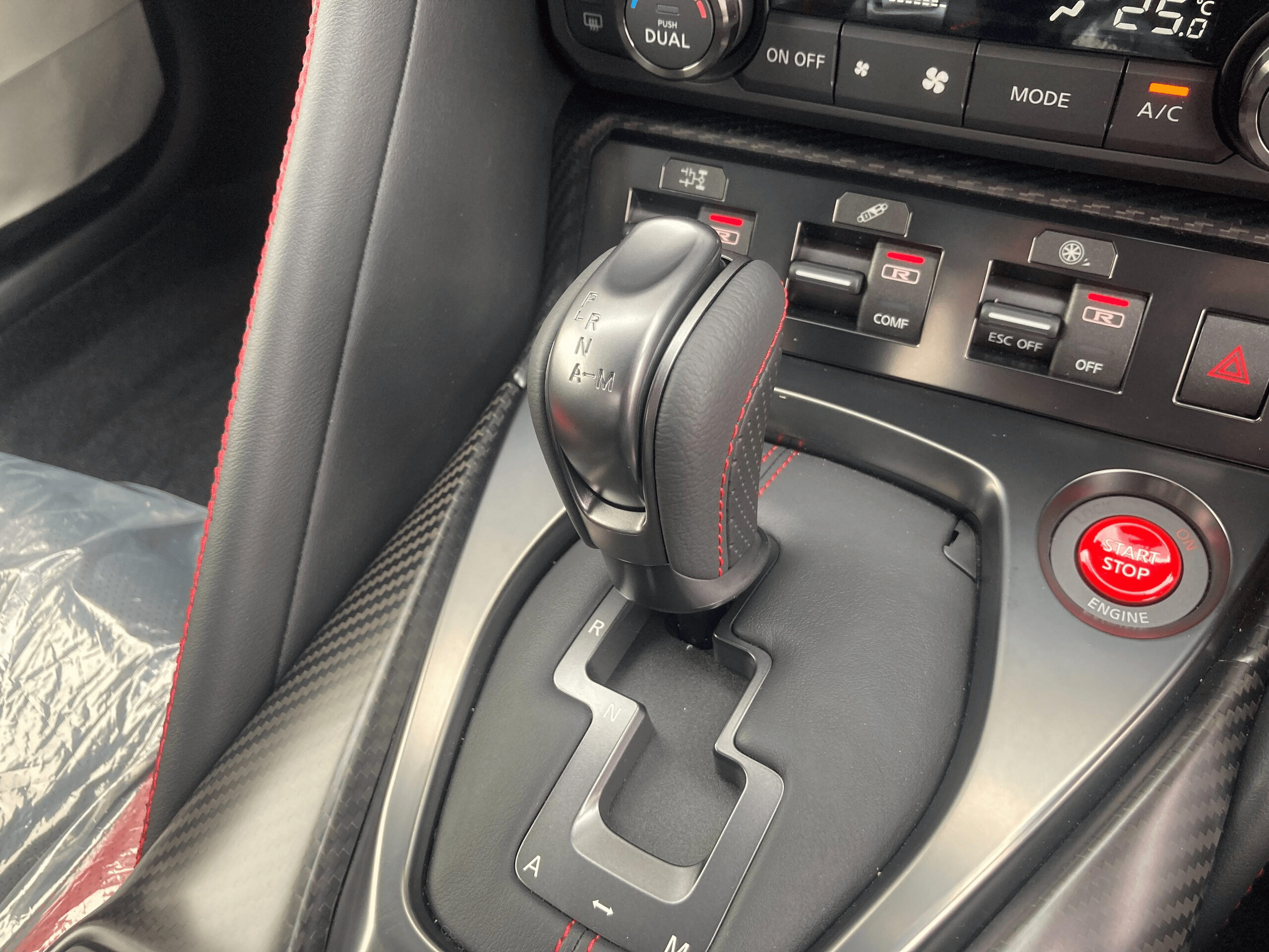 2025 Nissan GT-R 3.8 Black Edition 4WD (No.960967) for export from Japan