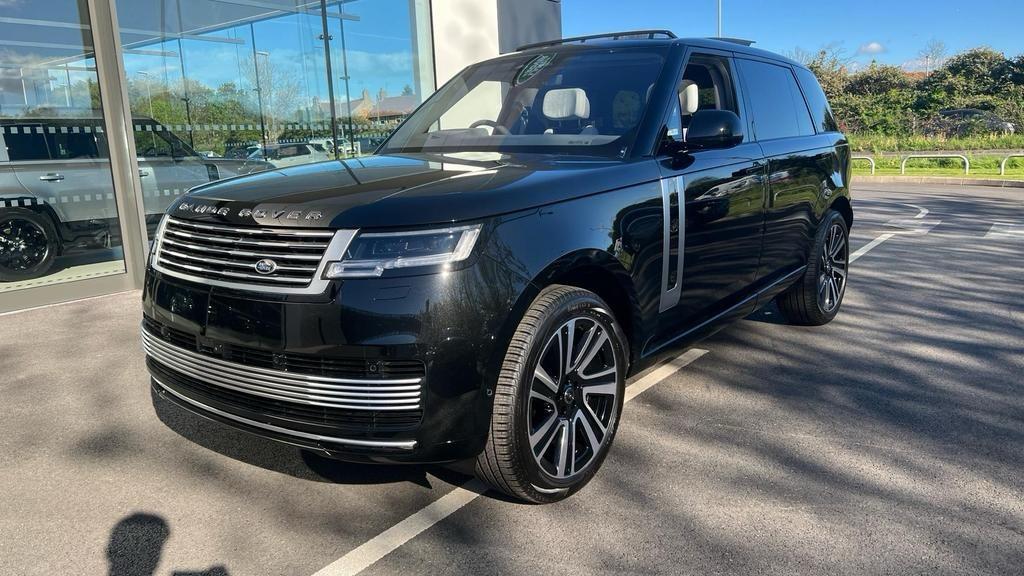 2025 Land Rover Range Rover 4.4 P530 V8 SV LWB: The Pinnacle of Luxury and Performance (No.860993)