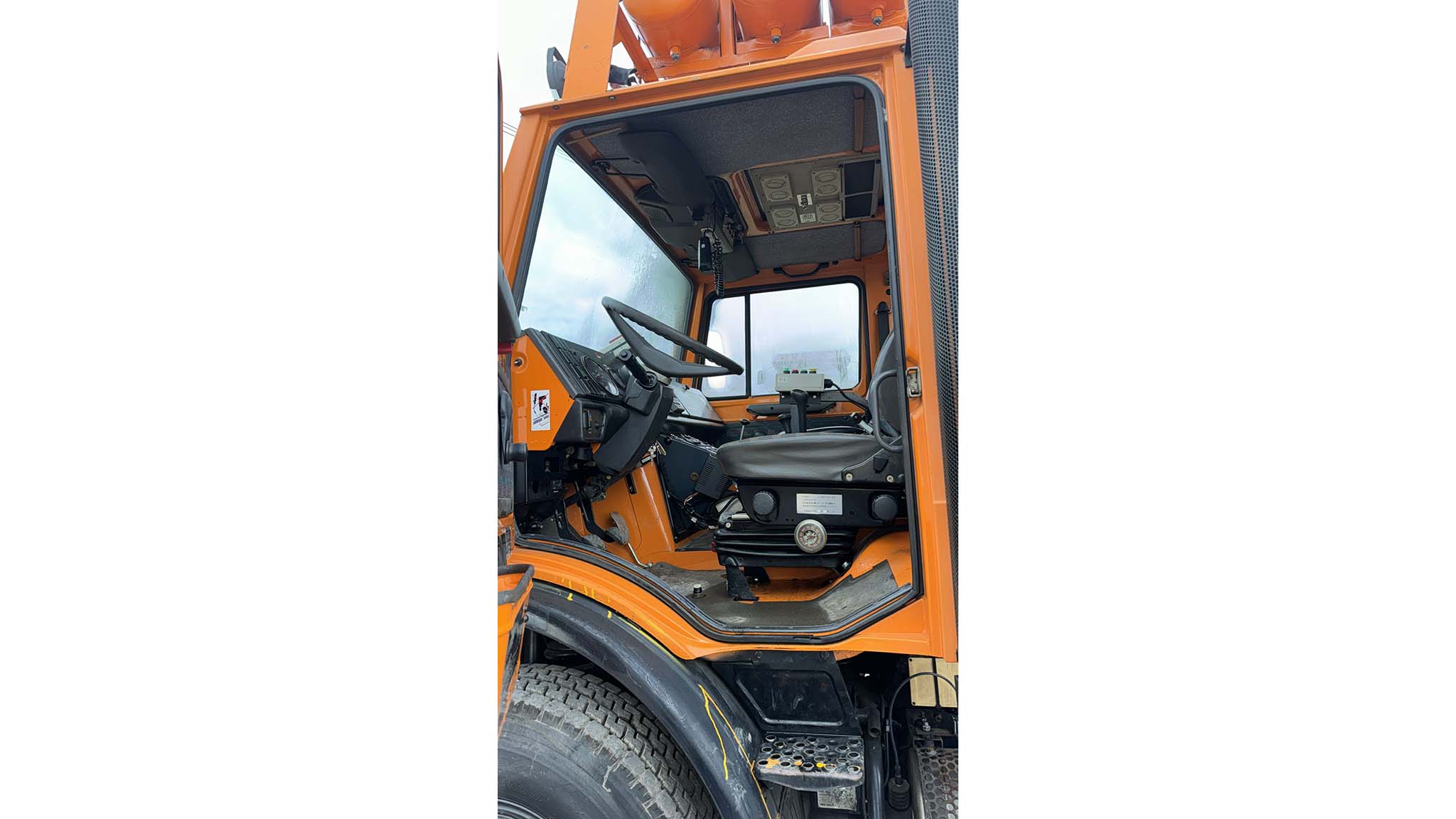 Mercedes Unimog U1450 – Square Cab, Long Wheel Base, Capable of Railway Repair & Operations(No.J1012)