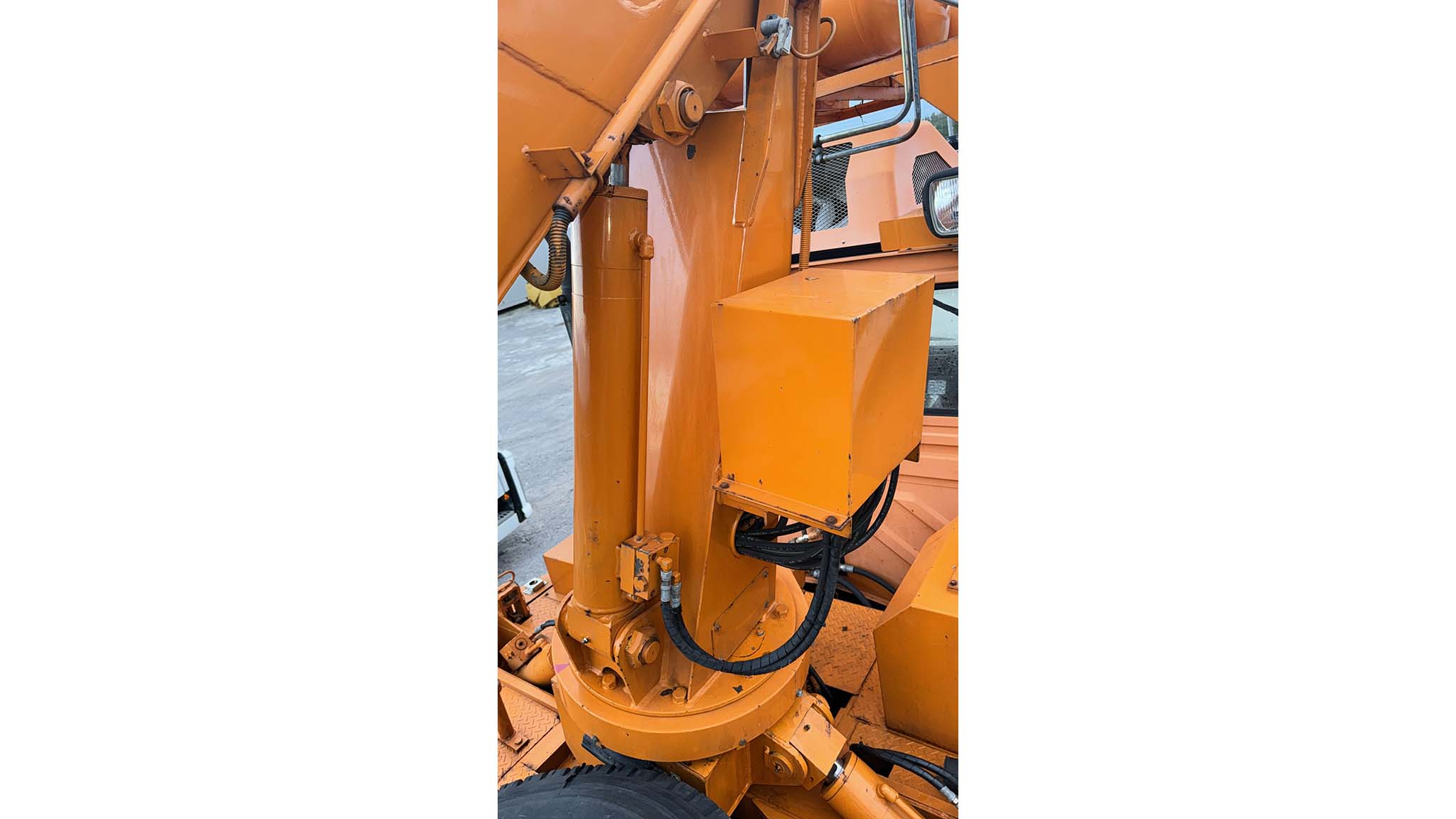 Mercedes Unimog U1450 – Square Cab, Long Wheel Base, Capable of Railway Repair & Operations(No.J1012)