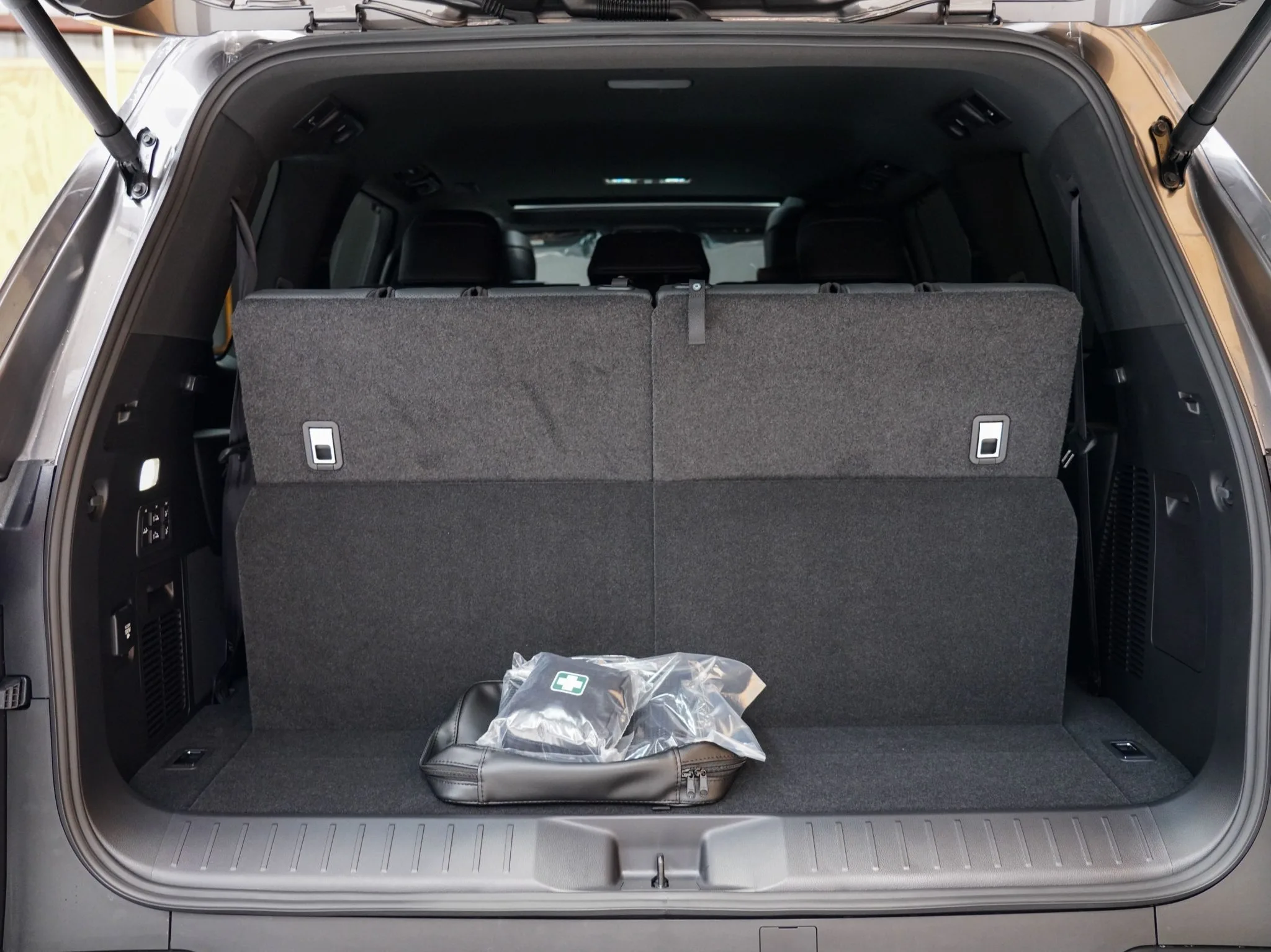 2025 Lexus LX 500d Limited 3.3DT 10AT 4WD 7 Seater Diesel for export from Japan