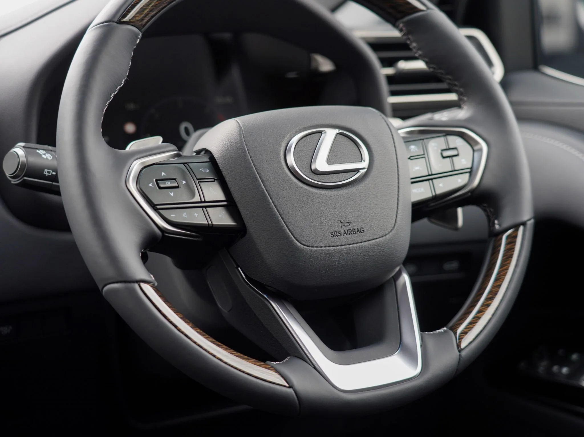 2025 Lexus LX 500d Limited 3.3DT 10AT 4WD 7 Seater Diesel for export from Japan