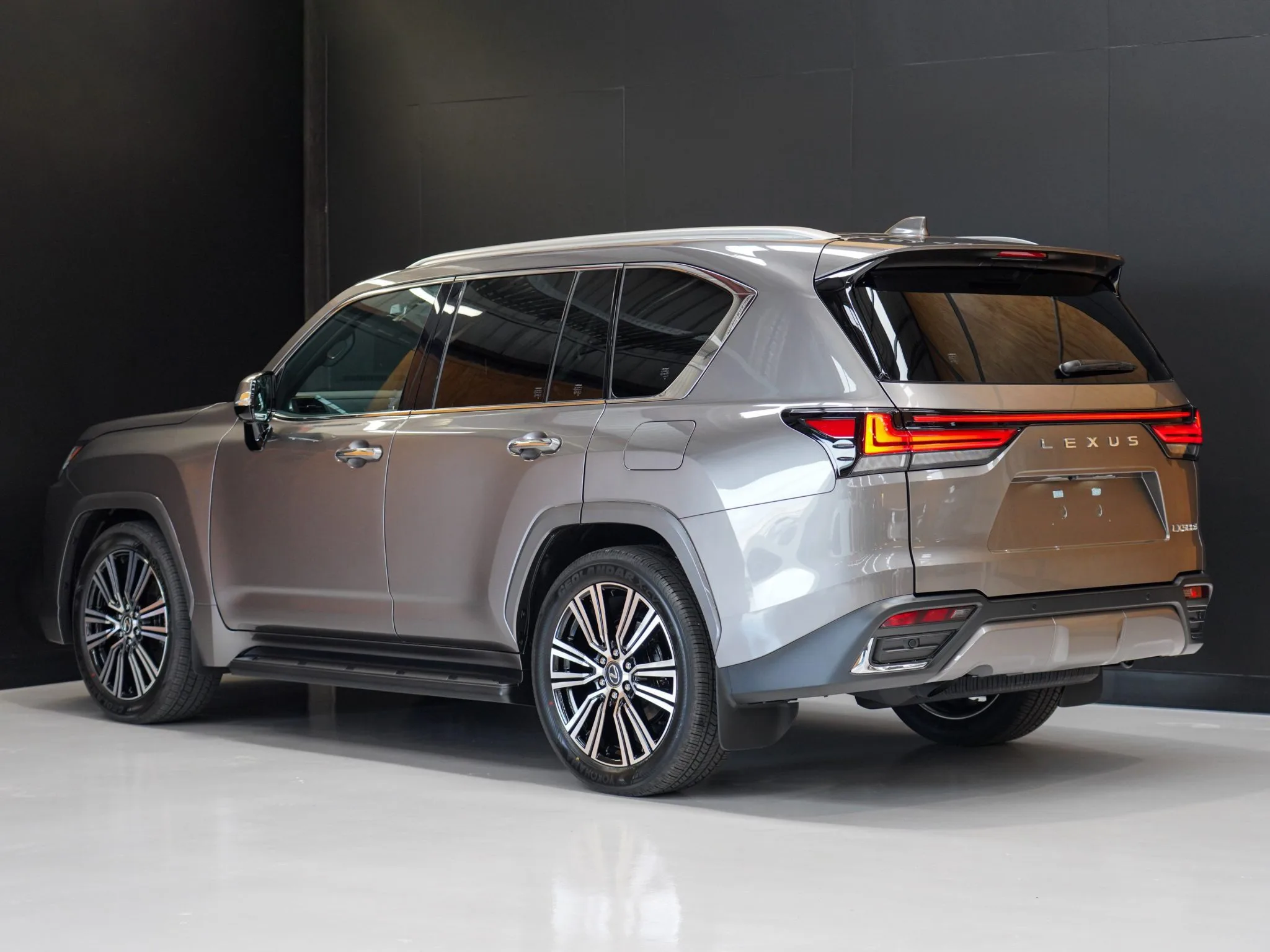 2025 Lexus LX 500d Limited 3.3DT 10AT 4WD 7 Seater Diesel for export from Japan