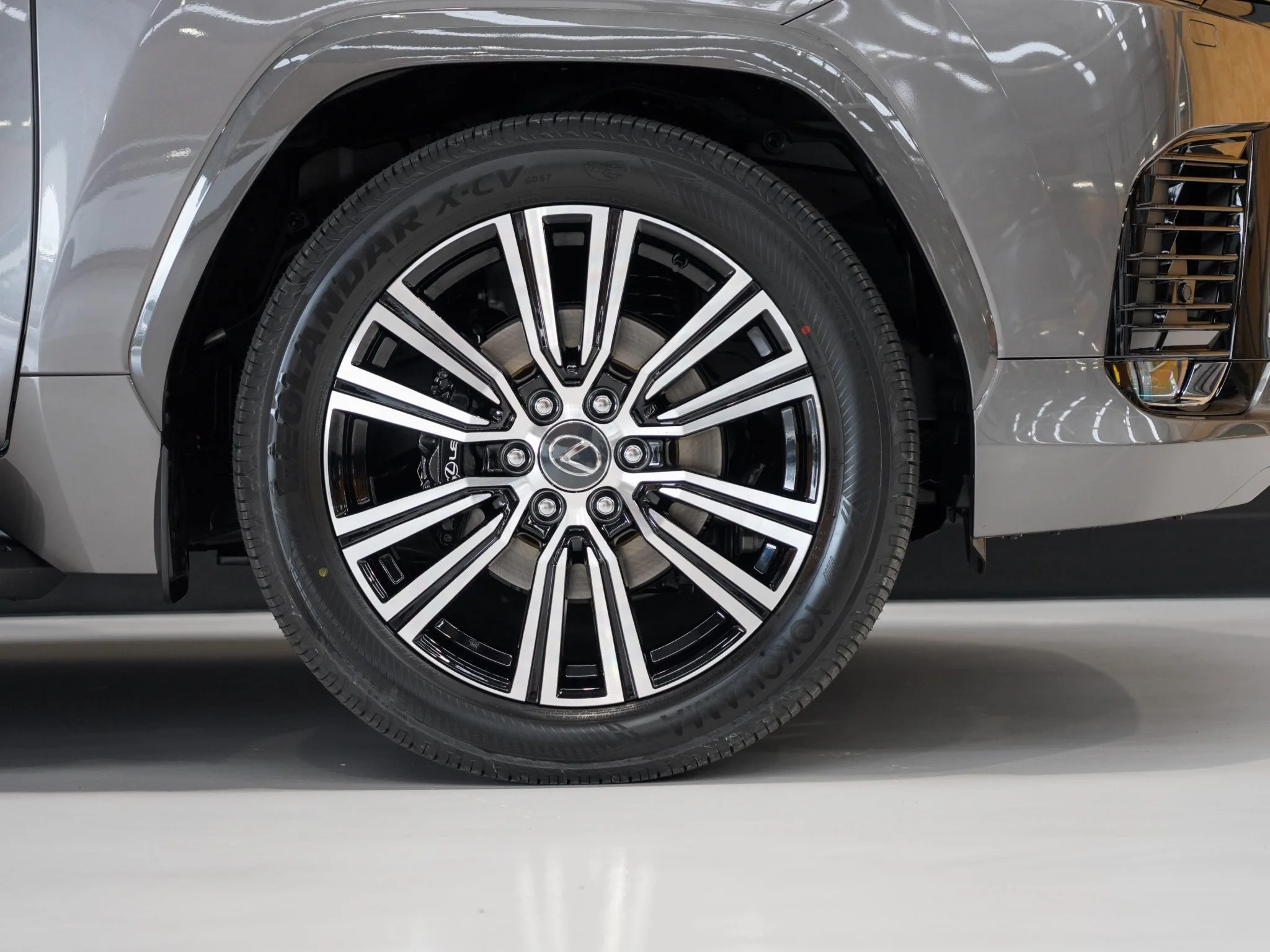 2025 Lexus LX 500d Limited 3.3DT 10AT 4WD 7 Seater Diesel for export from Japan