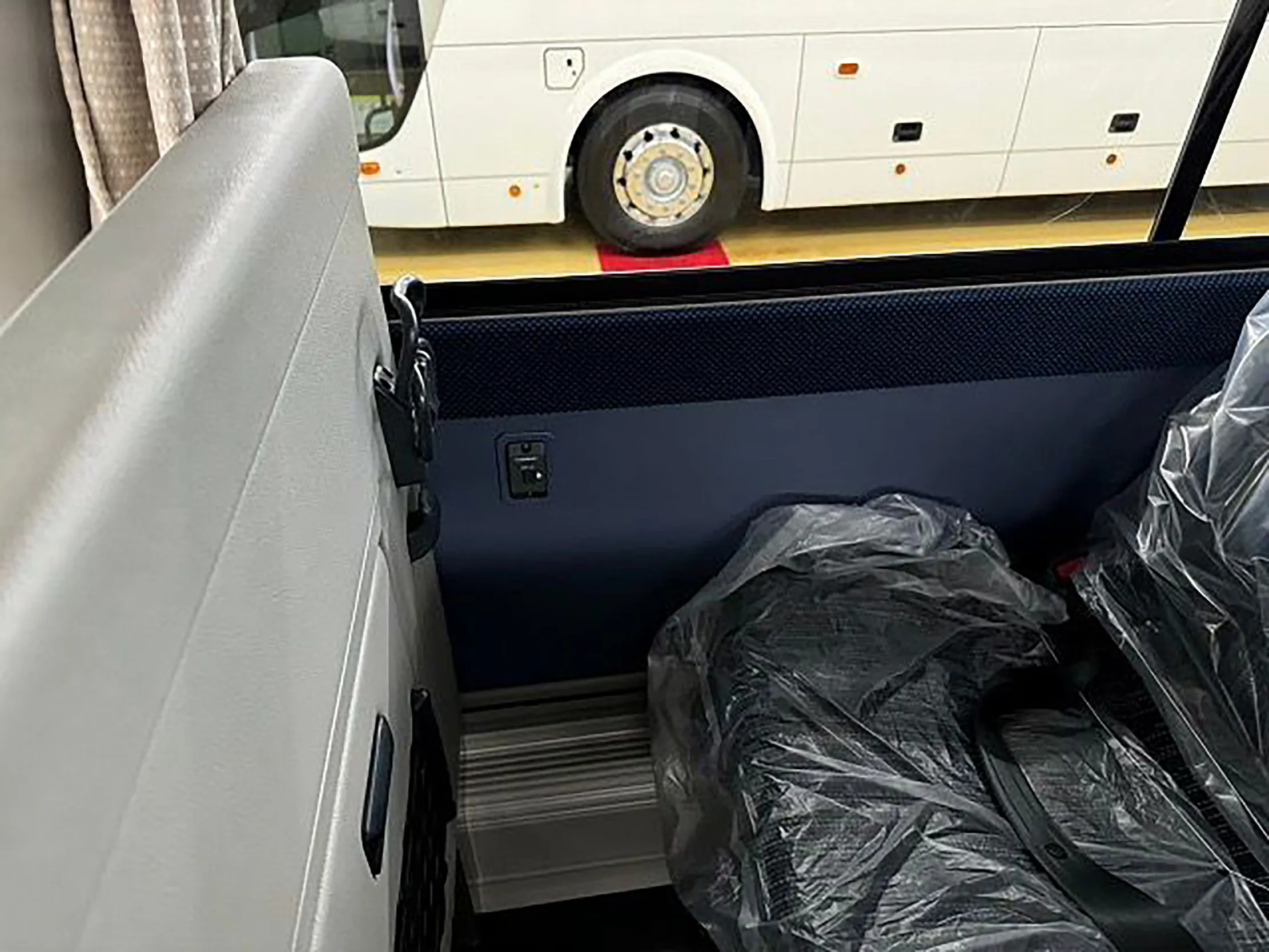 2025 MITSUBISHI FUSO AERO QUEEN HI-DECKER 46 Seater