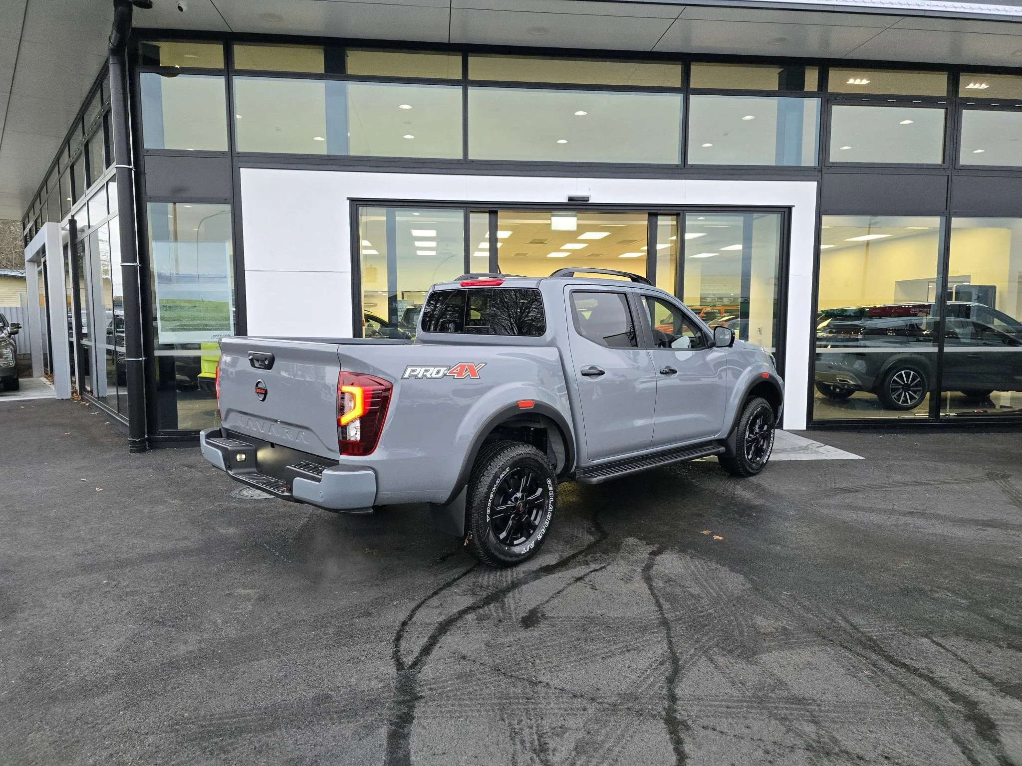 2025 Nissan Navara PRO-4X 2.3D 4WD – 7-Speed Automatic for export from Japan