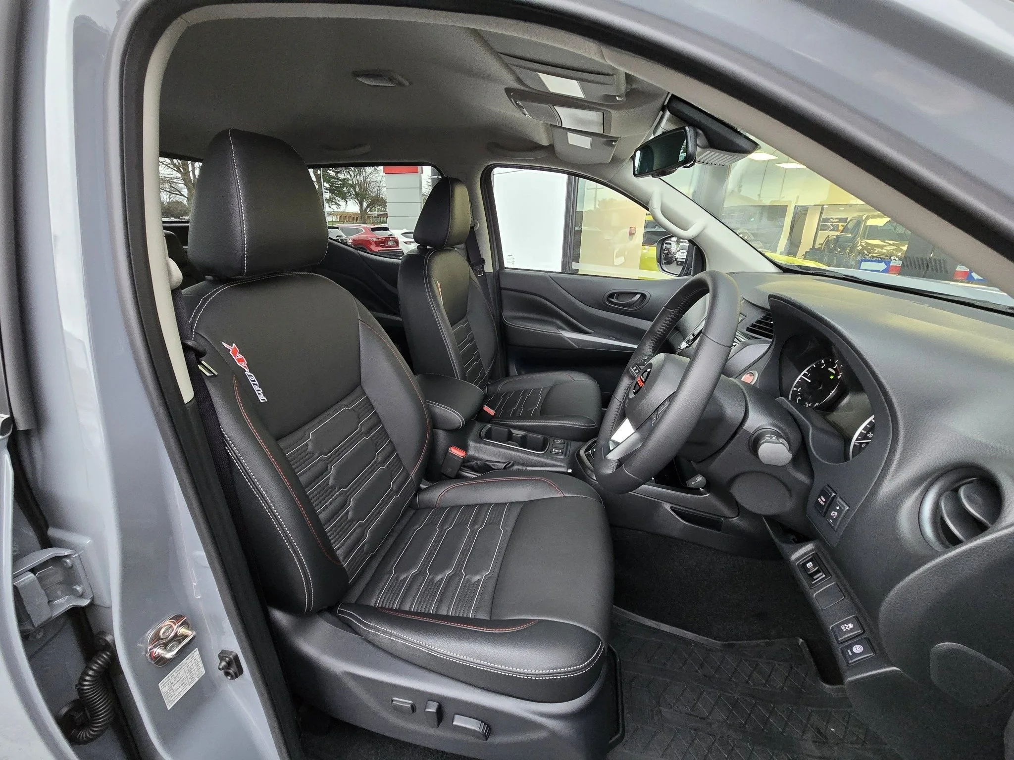 2025 Nissan Navara PRO-4X 2.3D 4WD – 7-Speed Automatic for export from Japan