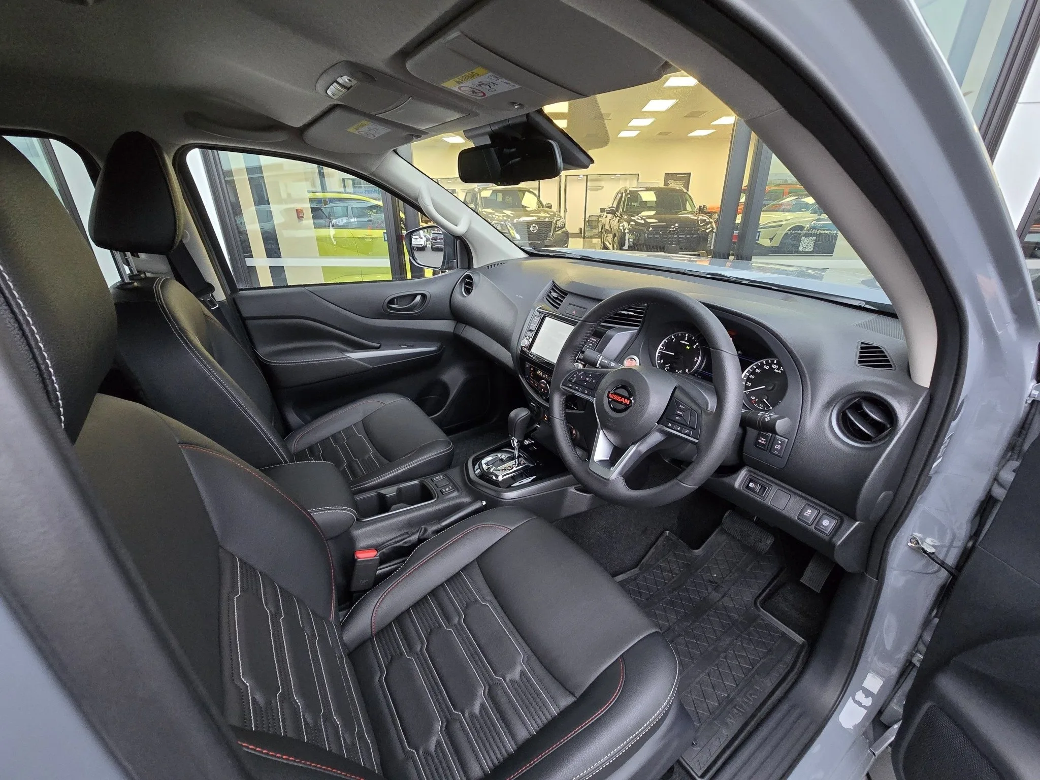 2025 Nissan Navara PRO-4X 2.3D 4WD – 7-Speed Automatic for export from Japan