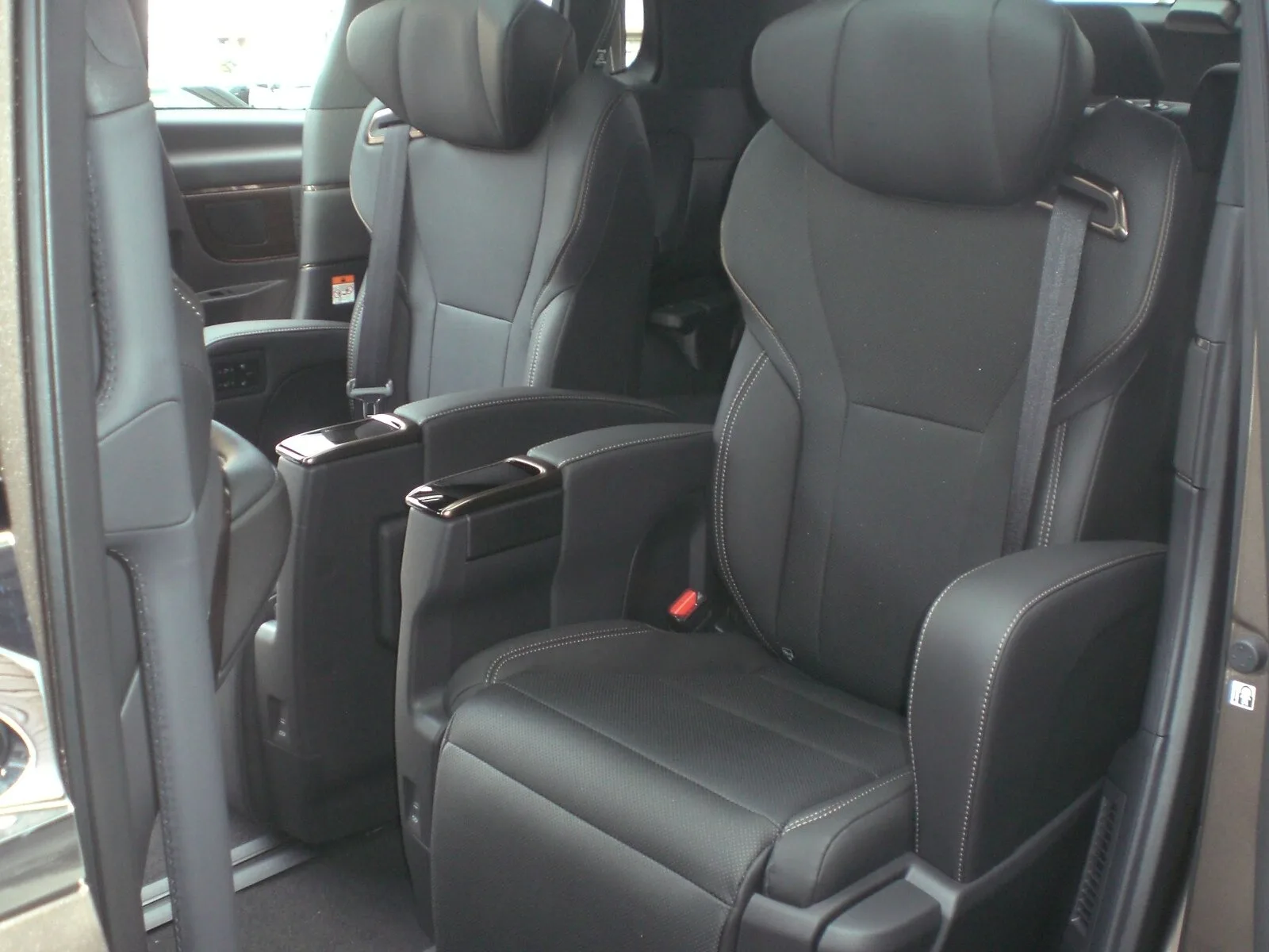 2025 TOYOTA ALPHARD 2.5 Z ULTIMATE EXECUTIVE MPV for export from Japan