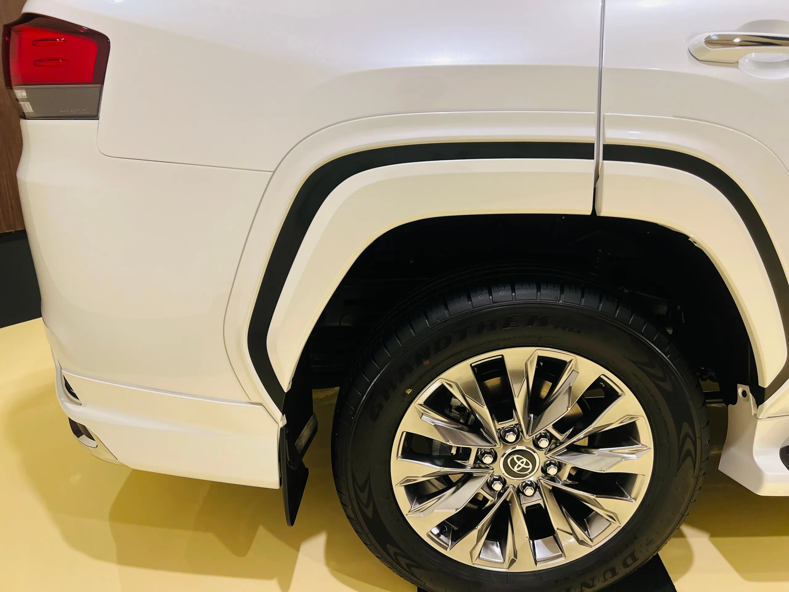 2025 TOYOTA LAND CRUISER 300 ZX 4WD