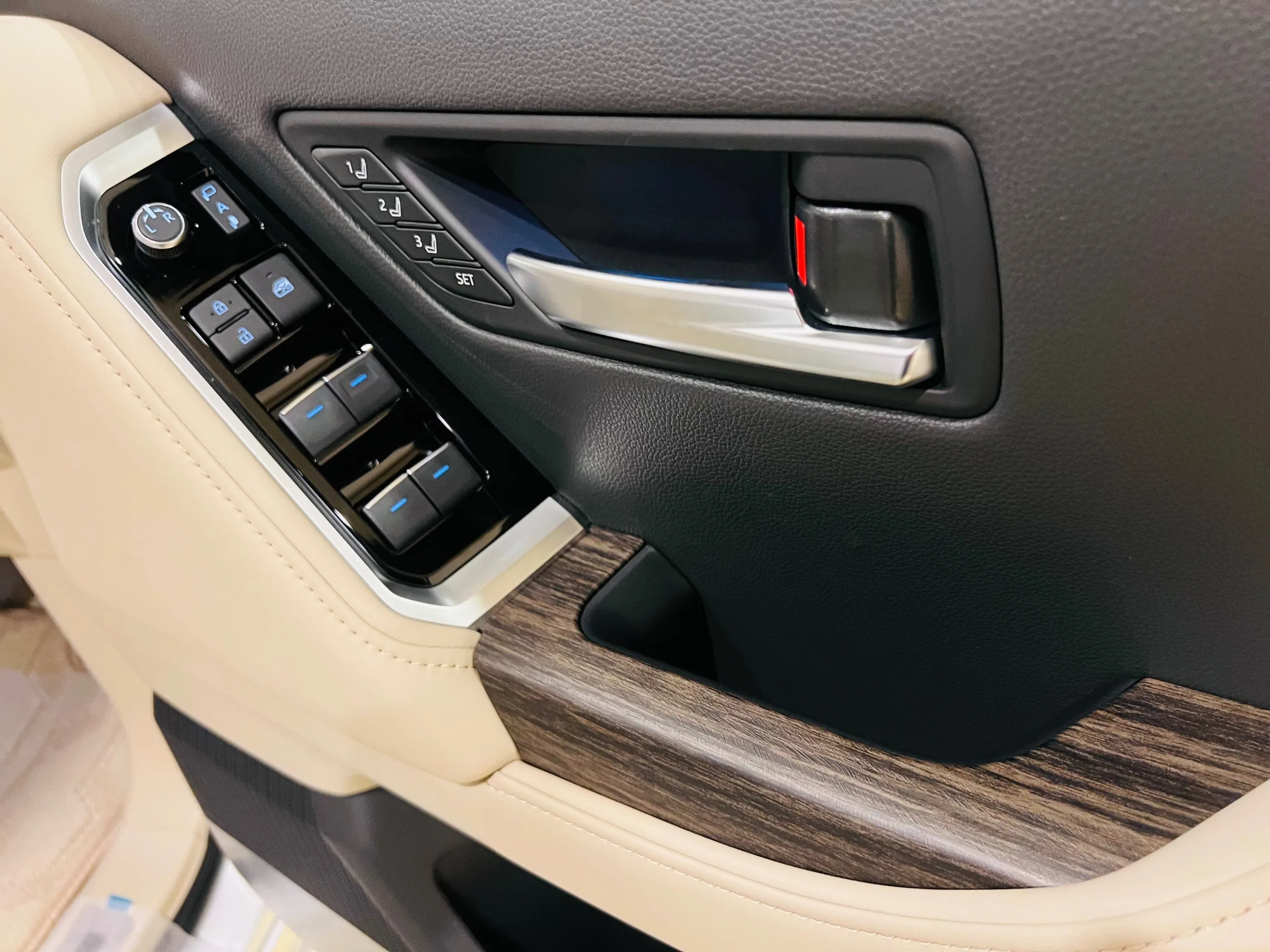 2025 TOYOTA LAND CRUISER 300 ZX 4WD