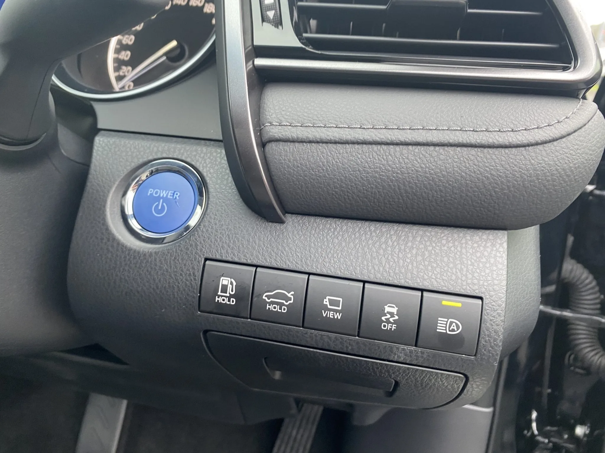 2025 Toyota Camry ZR 2.5P HEV – Hybrid Luxury Sedan